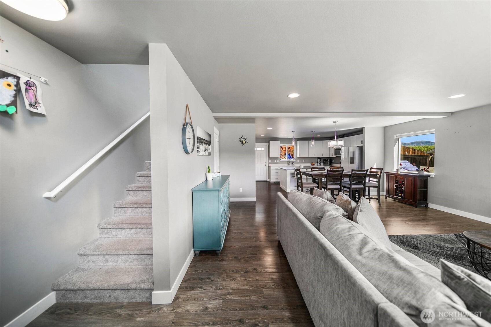 S Mary Ave, East Wenatchee, WA 98802