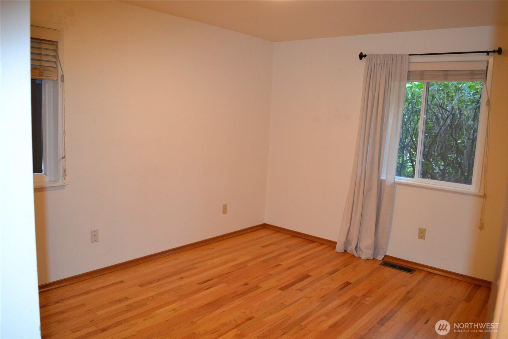 Ne 11th St, Bellevue, WA 98008