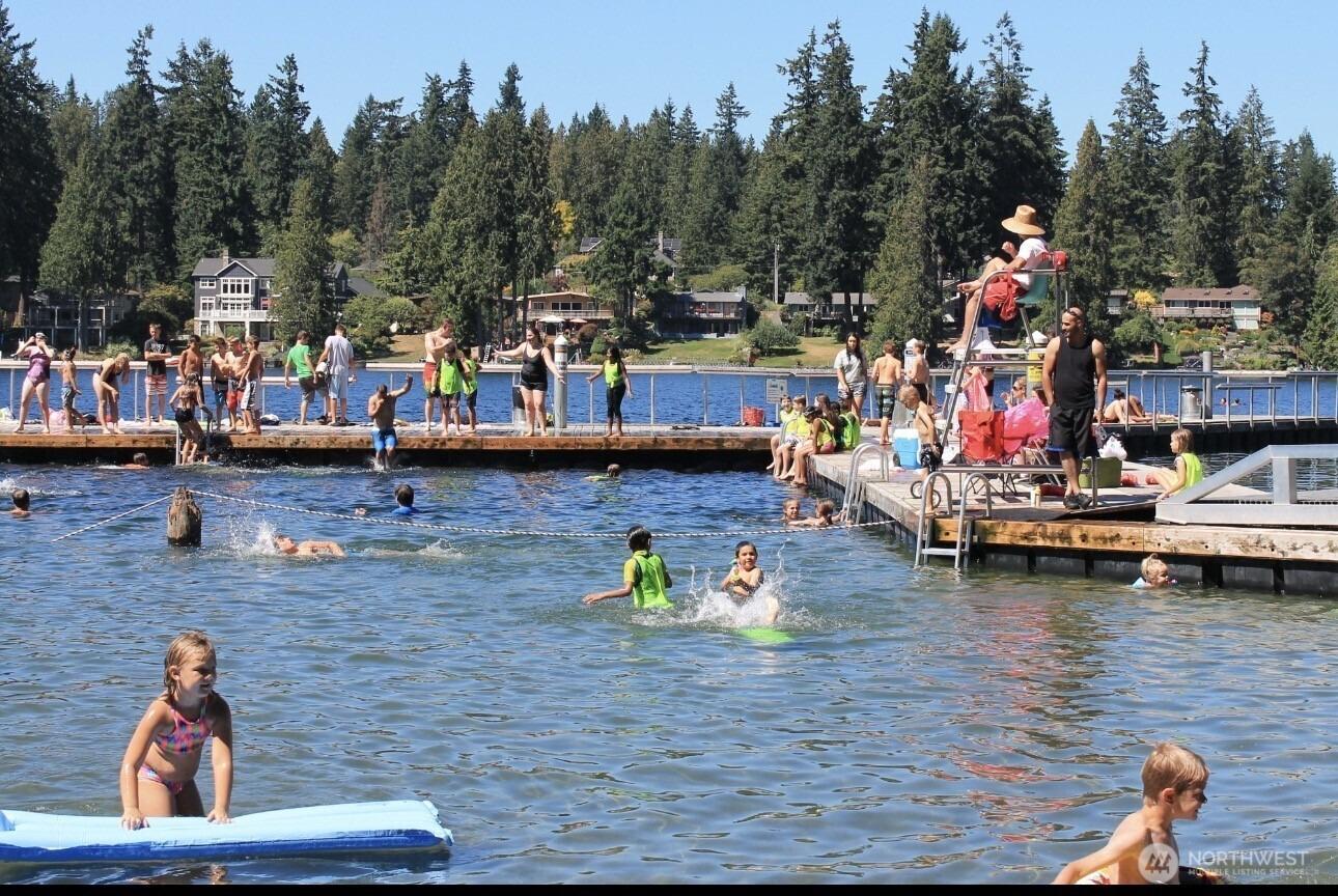 Ne 1st Pl, Sammamish, WA 98074