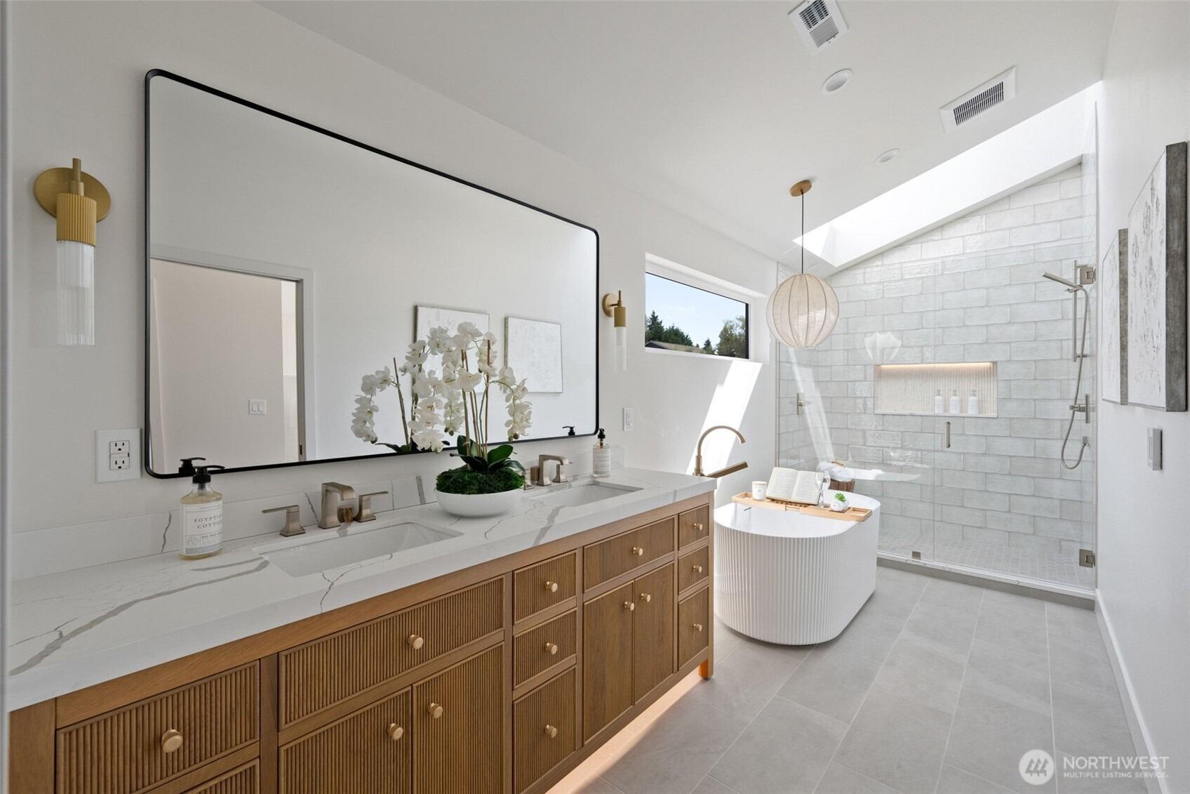 2nd Ave Sw, Normandy Park, WA 98166