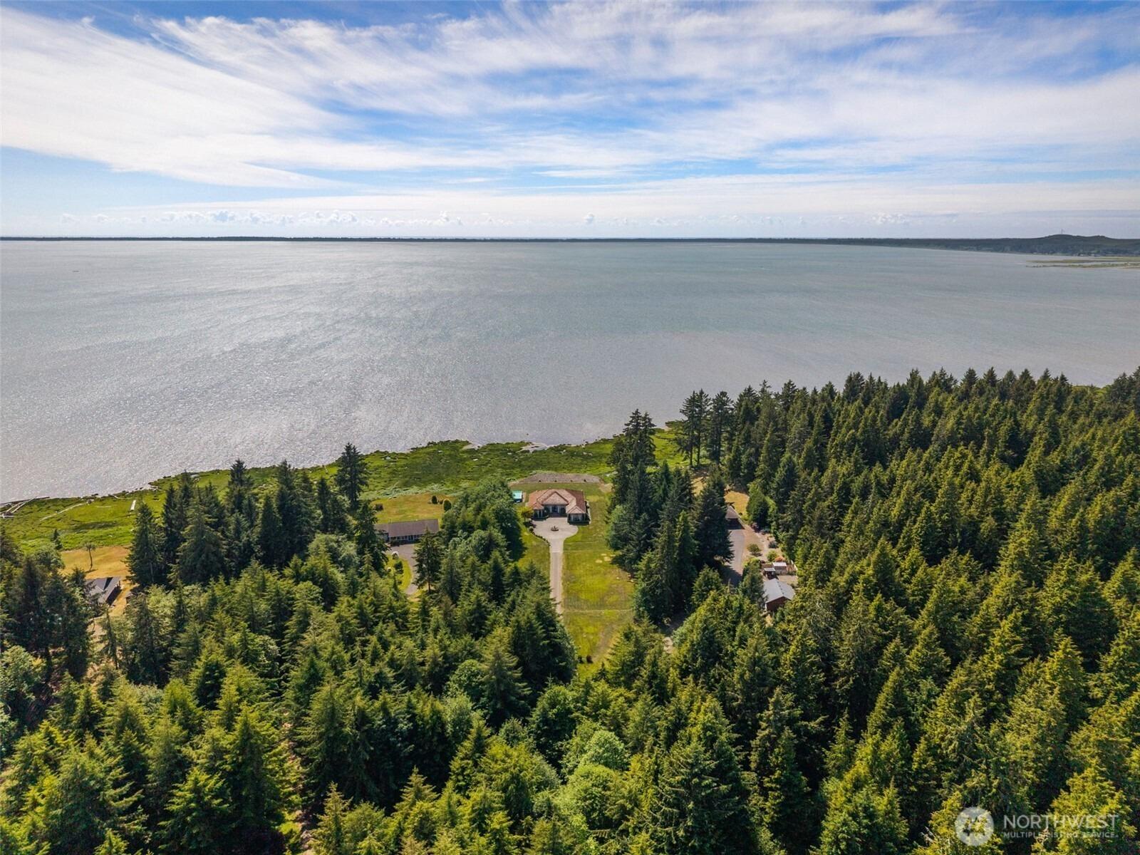 Gray Gables Ln, Hoquiam, WA 98550