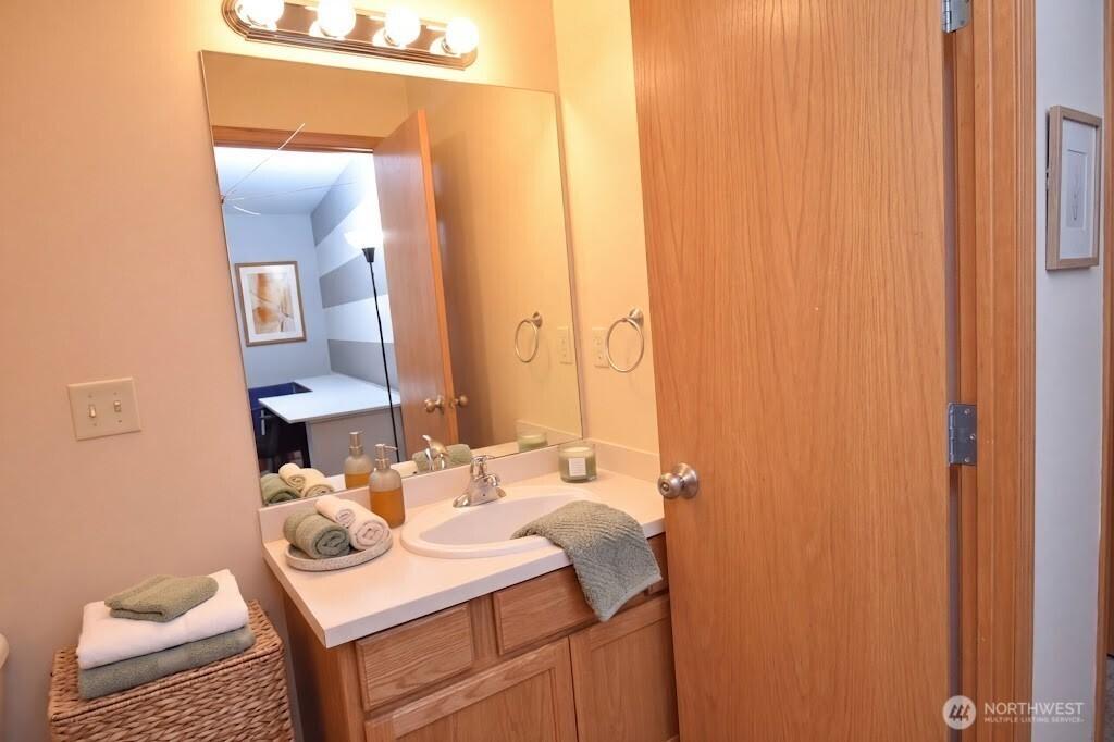 Eliza Ave, Bellingham, WA 98226