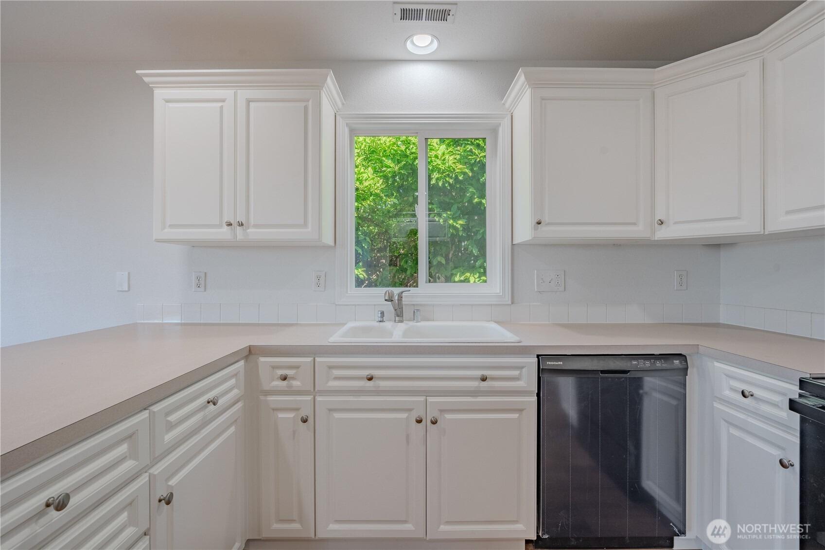 E Pioneer Loop, La Center, WA 98629