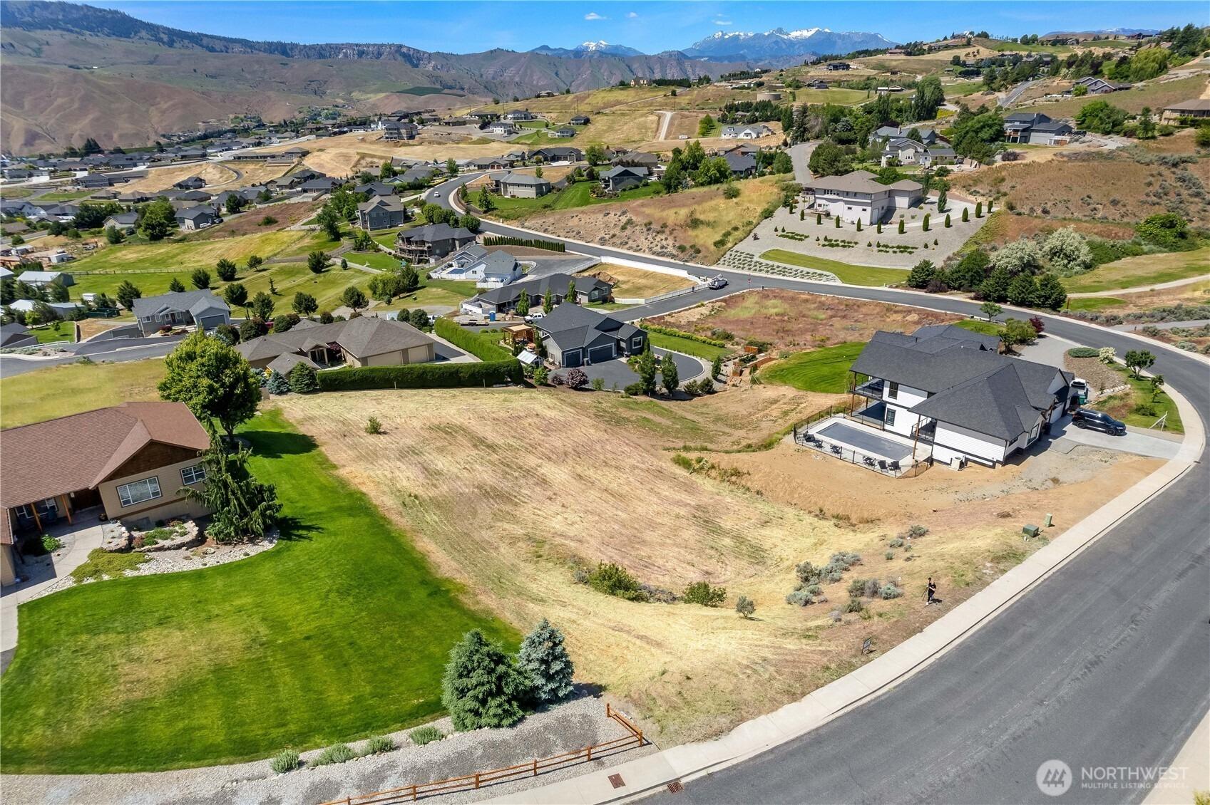 W Rolling Hills Ln, Wenatchee, WA 98801