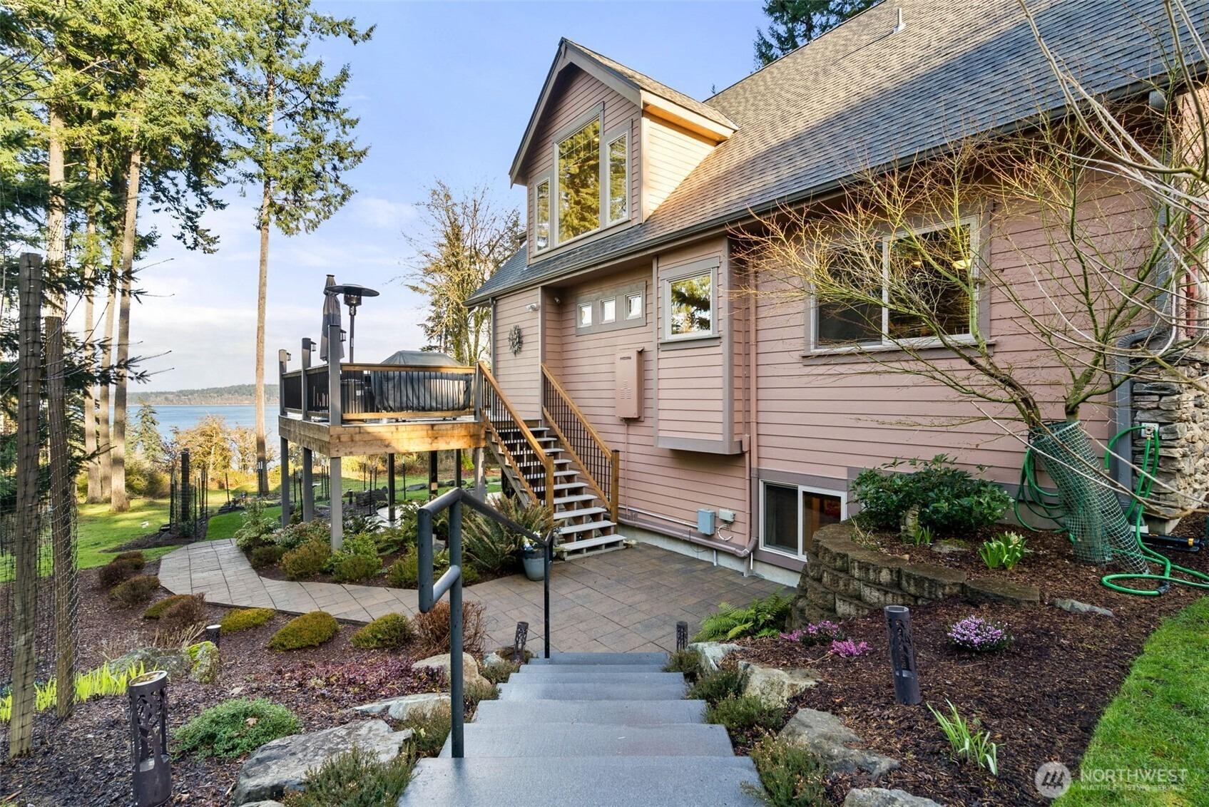 Cole Point Dr, Anderson Island, WA 98303
