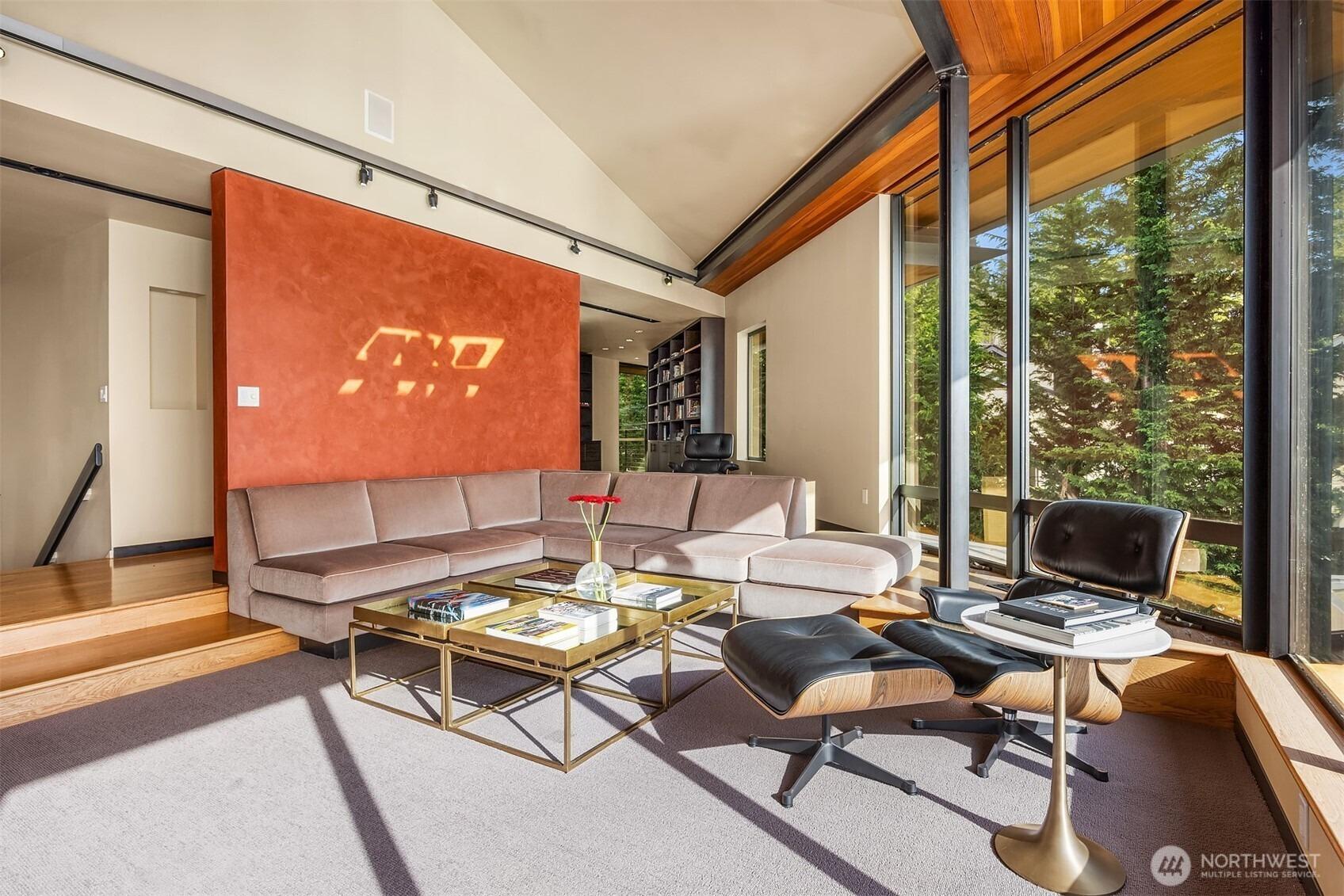 W Mercer Way, Mercer Island, WA 98040