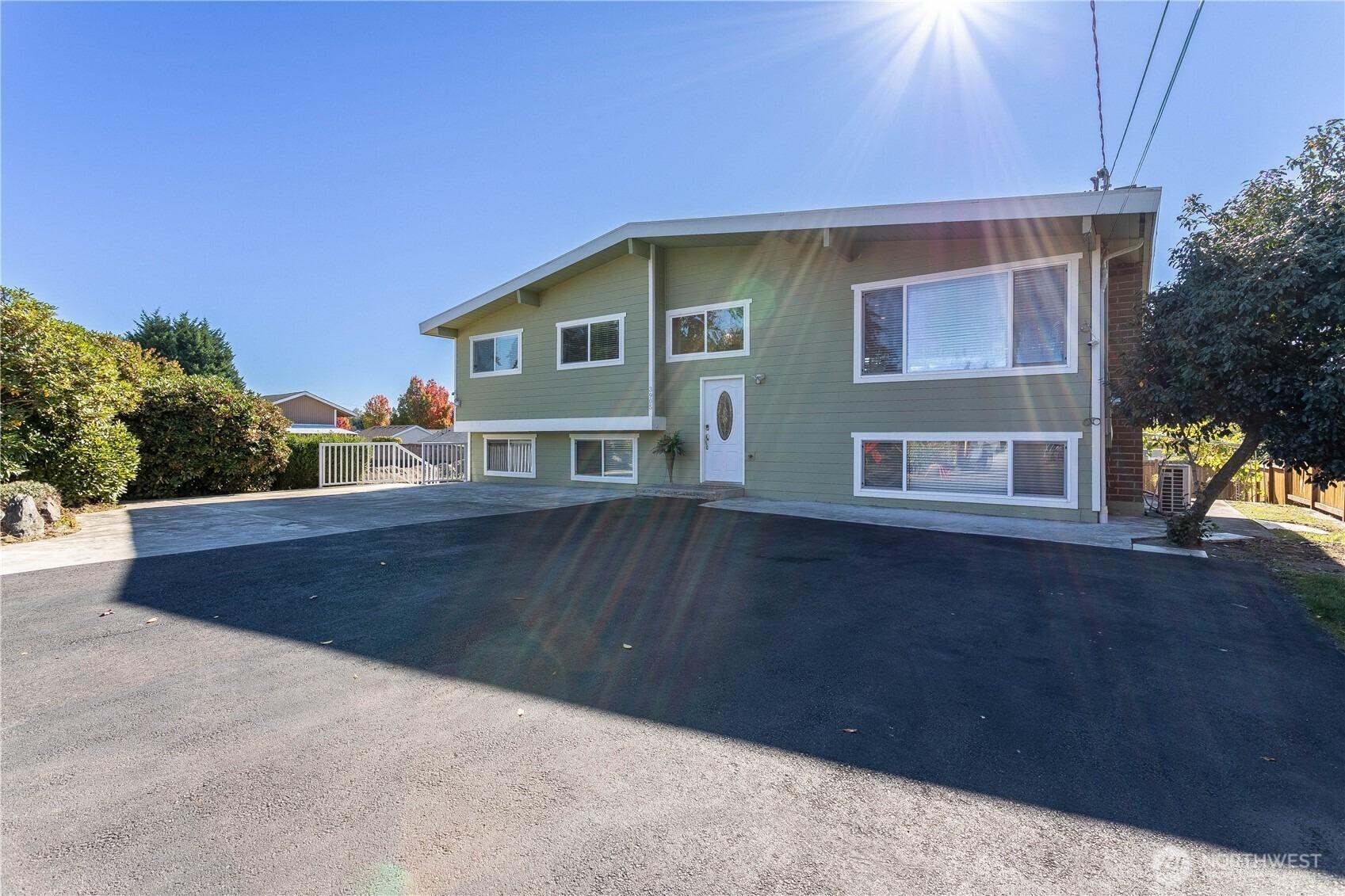 Ne 6th St, Renton, WA 98056