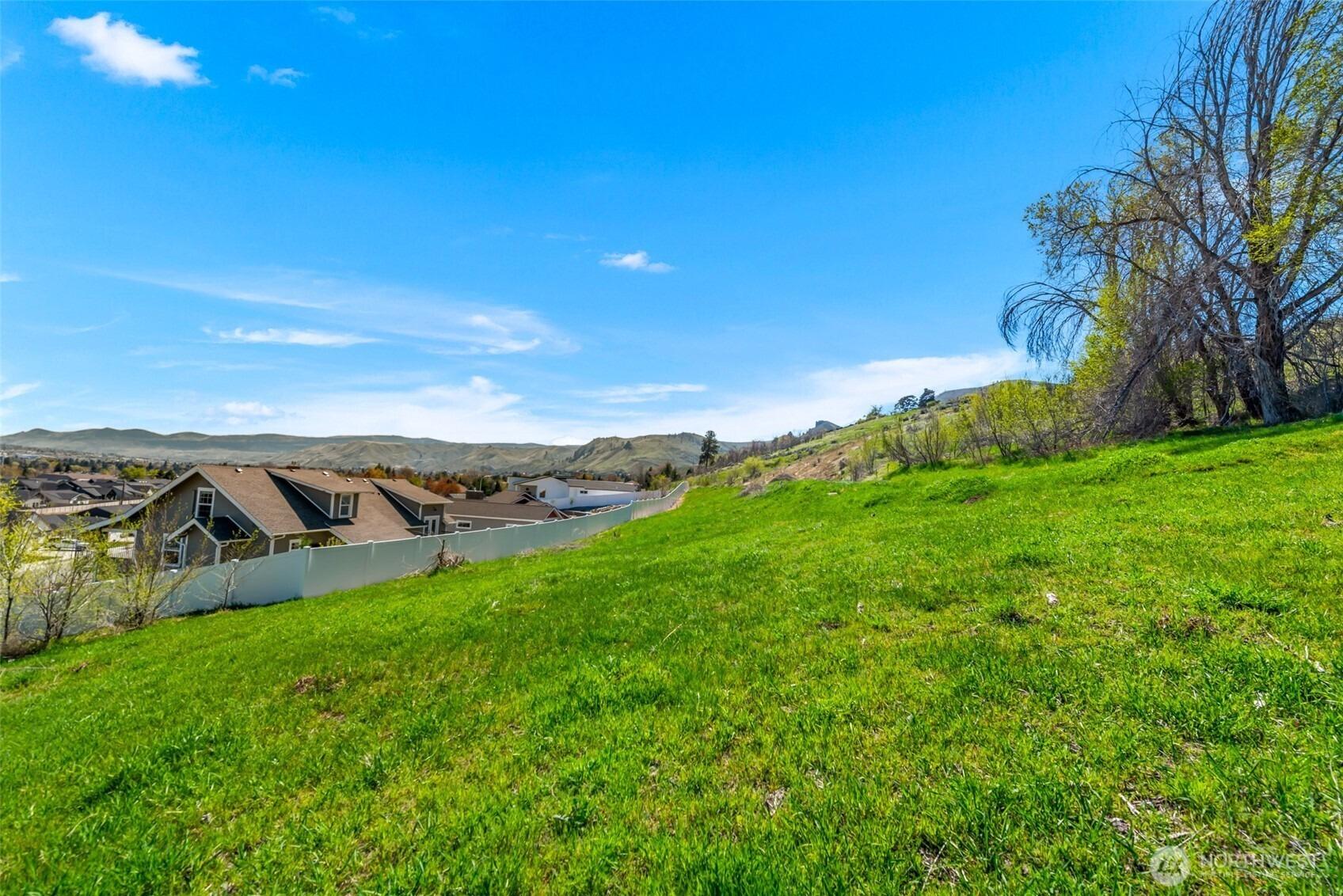 Silas Ln, Wenatchee, WA 98801