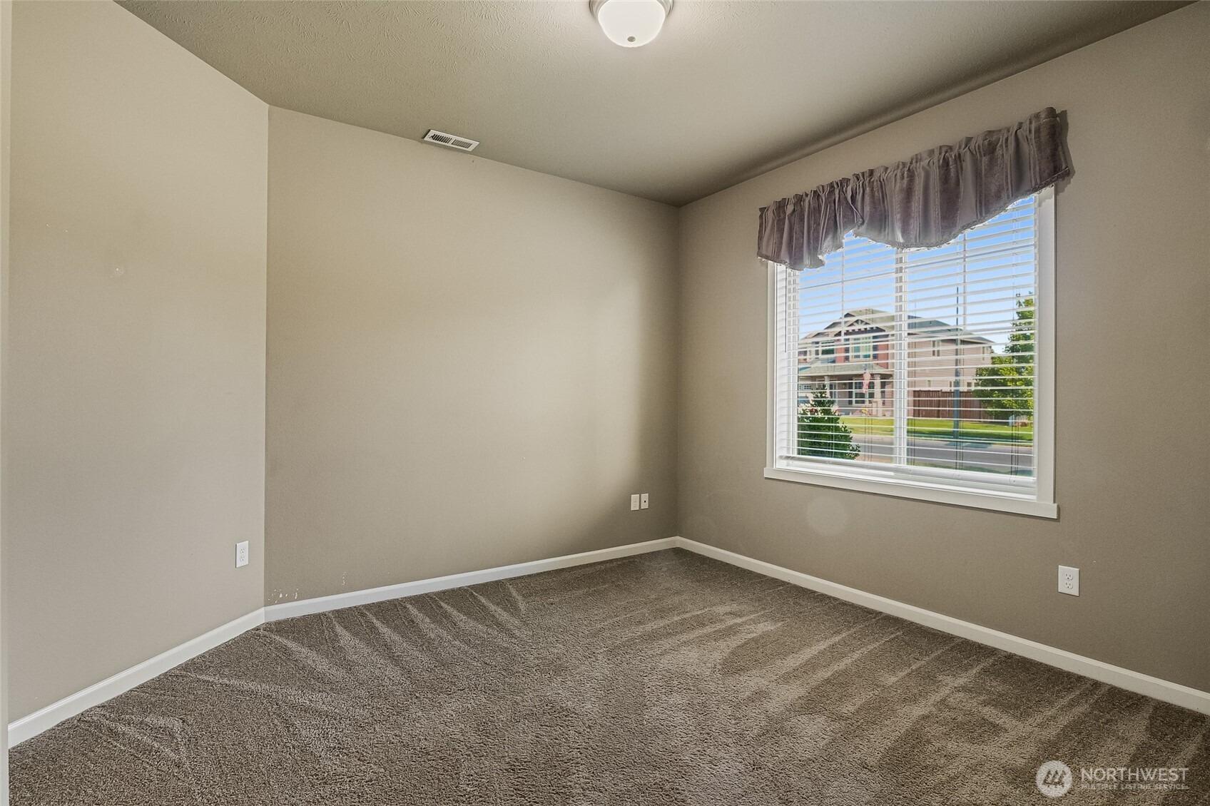 W Warbler St, Moses Lake, WA 98837