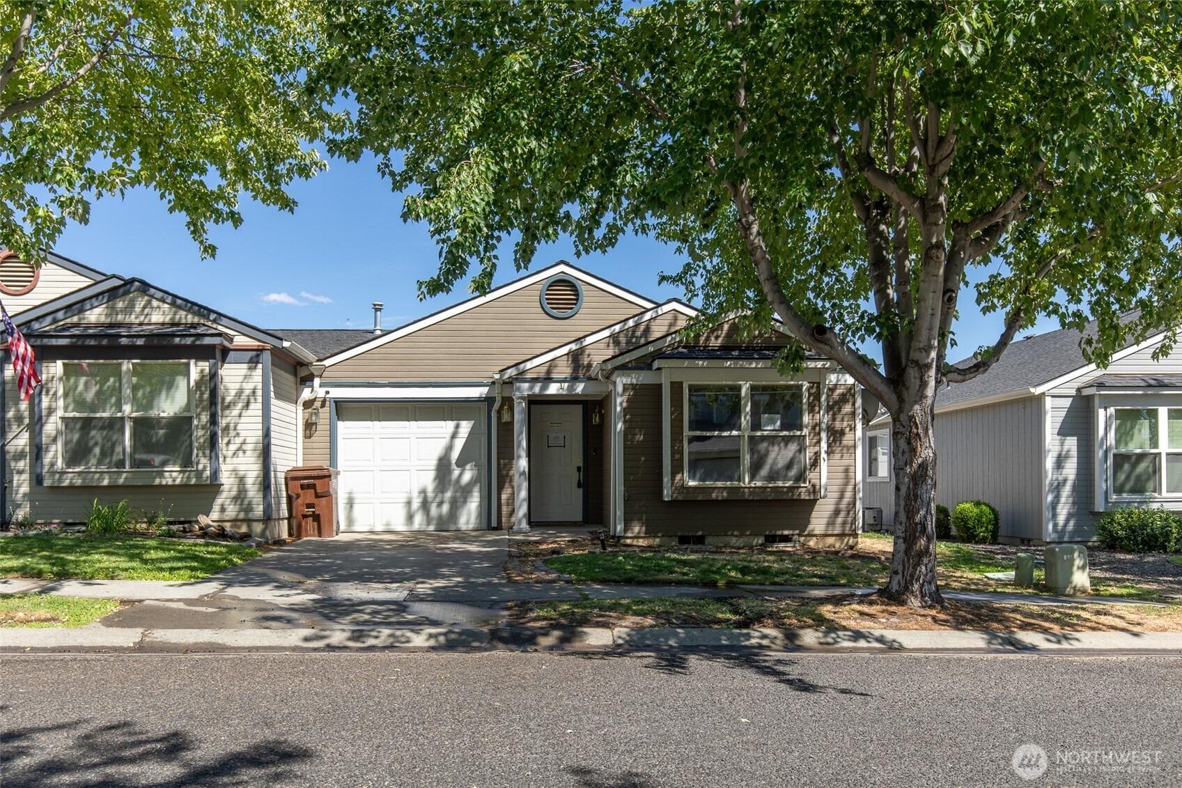 Peach Tree Ln, Yakima, WA 98908