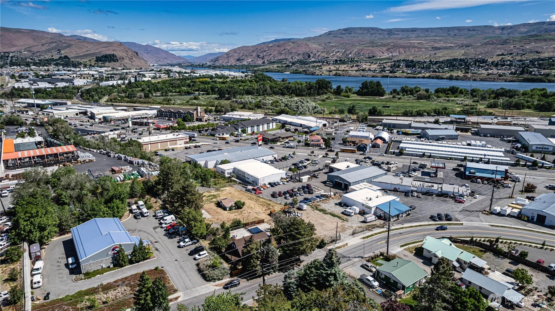 Walnut St, Wenatchee, WA 98801