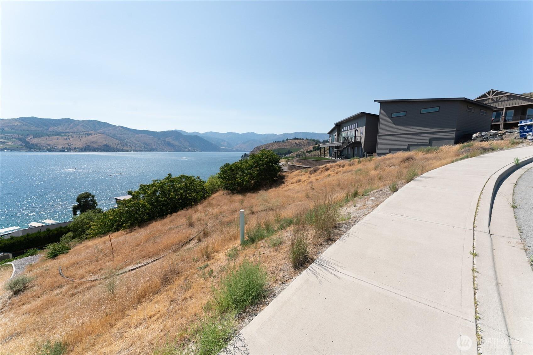 Apple Ave, Chelan, WA 98816