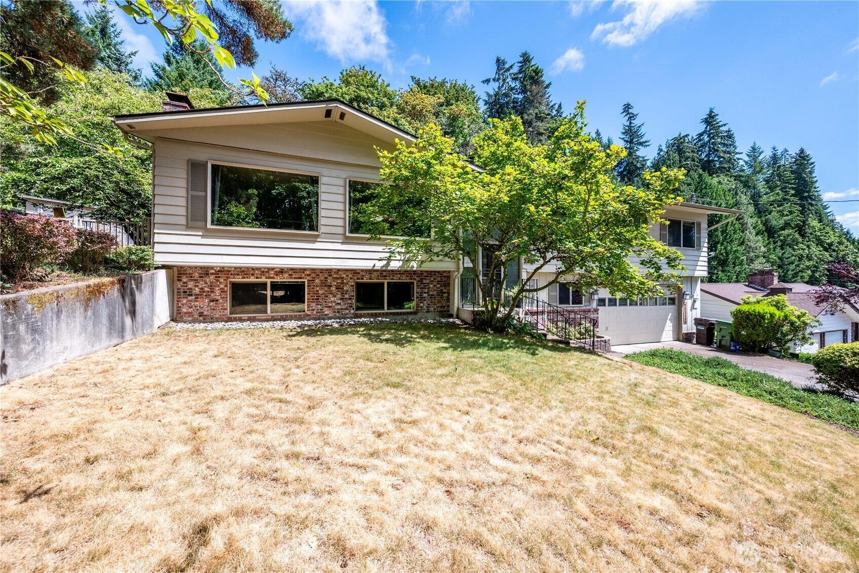 W Hills Dr, Longview, WA 98632