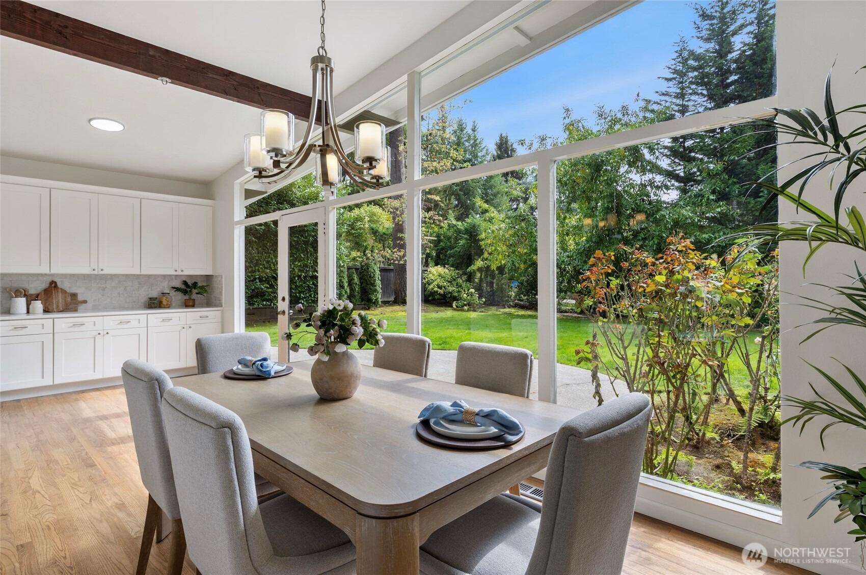 Ne 21st Pl, Clyde Hill, WA 98004
