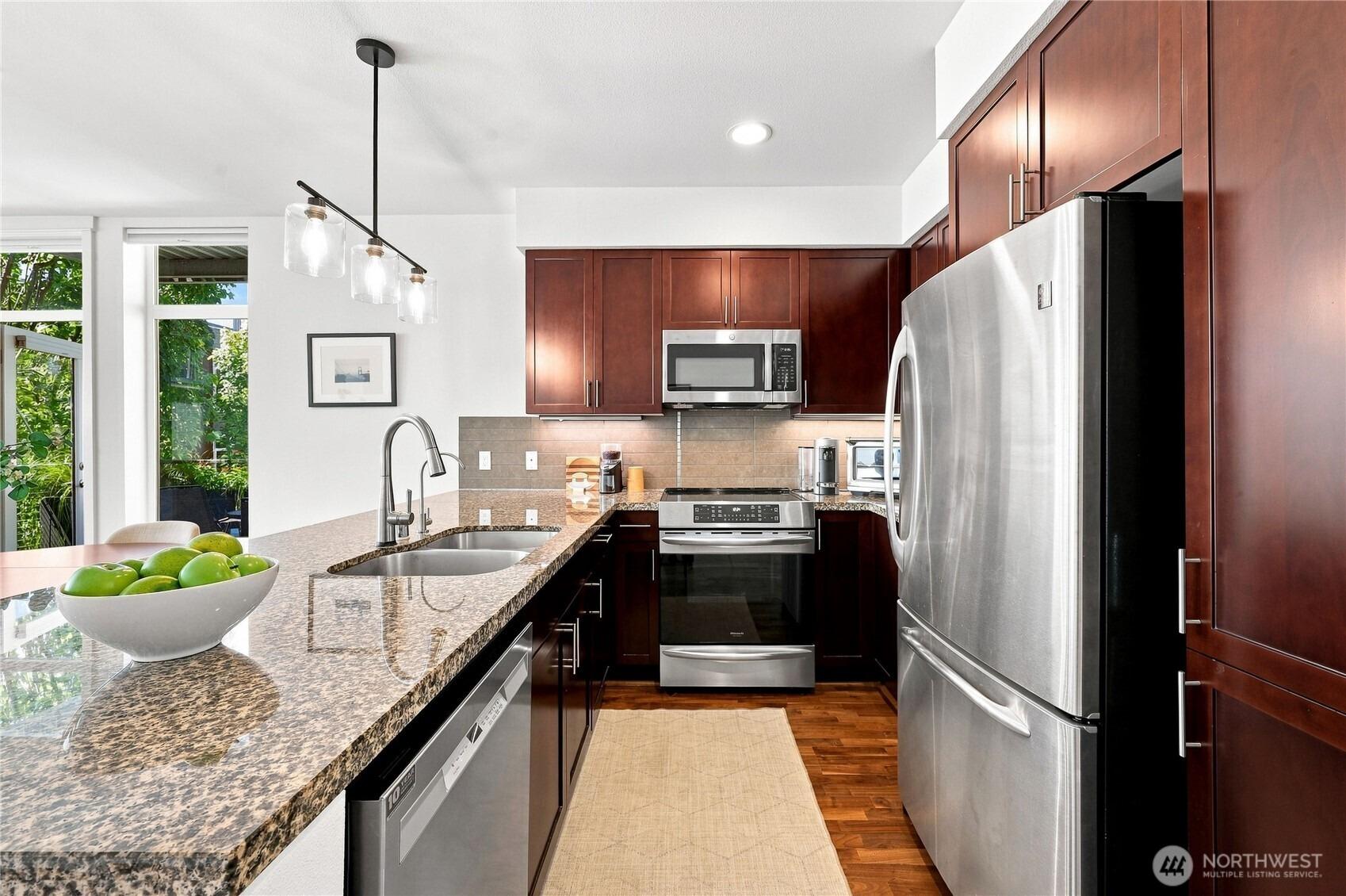 Harbor Sq Loop Ne, Bainbridge Island, WA 98110