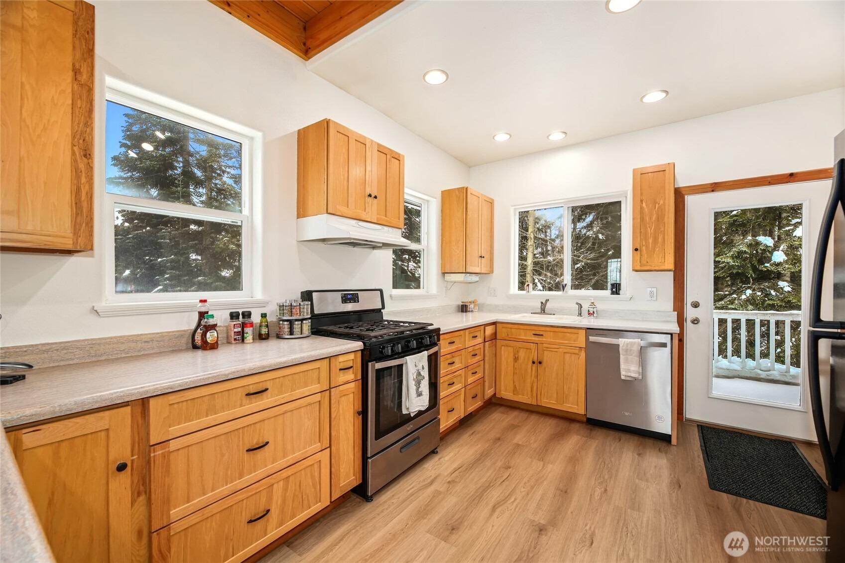 Keechelus Dr, Snoqualmie Pass, WA 98068