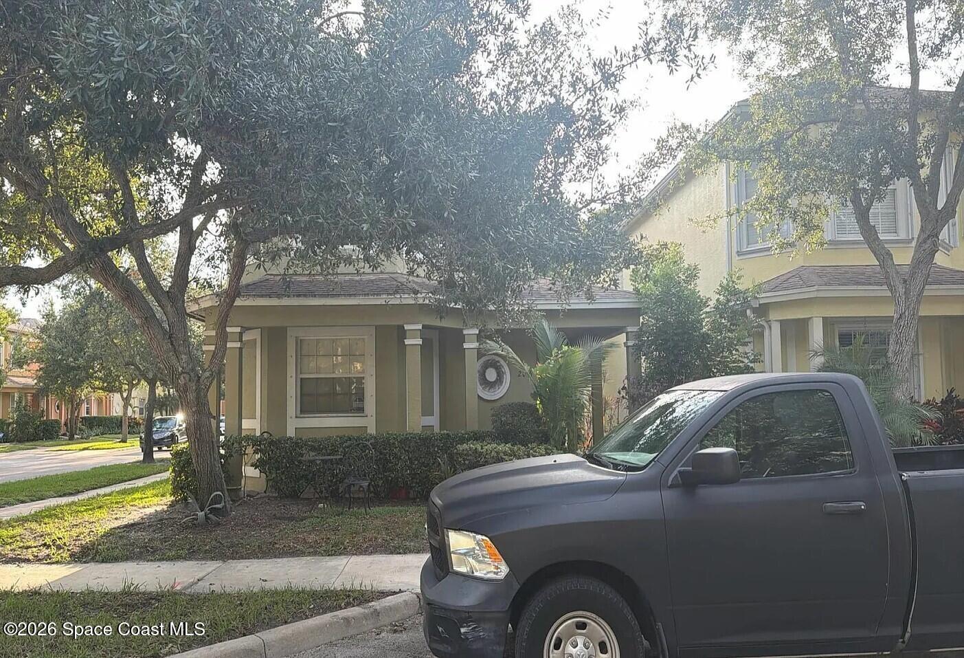 Se Avon Park Dr, Port Saint Lucie, FL 34952