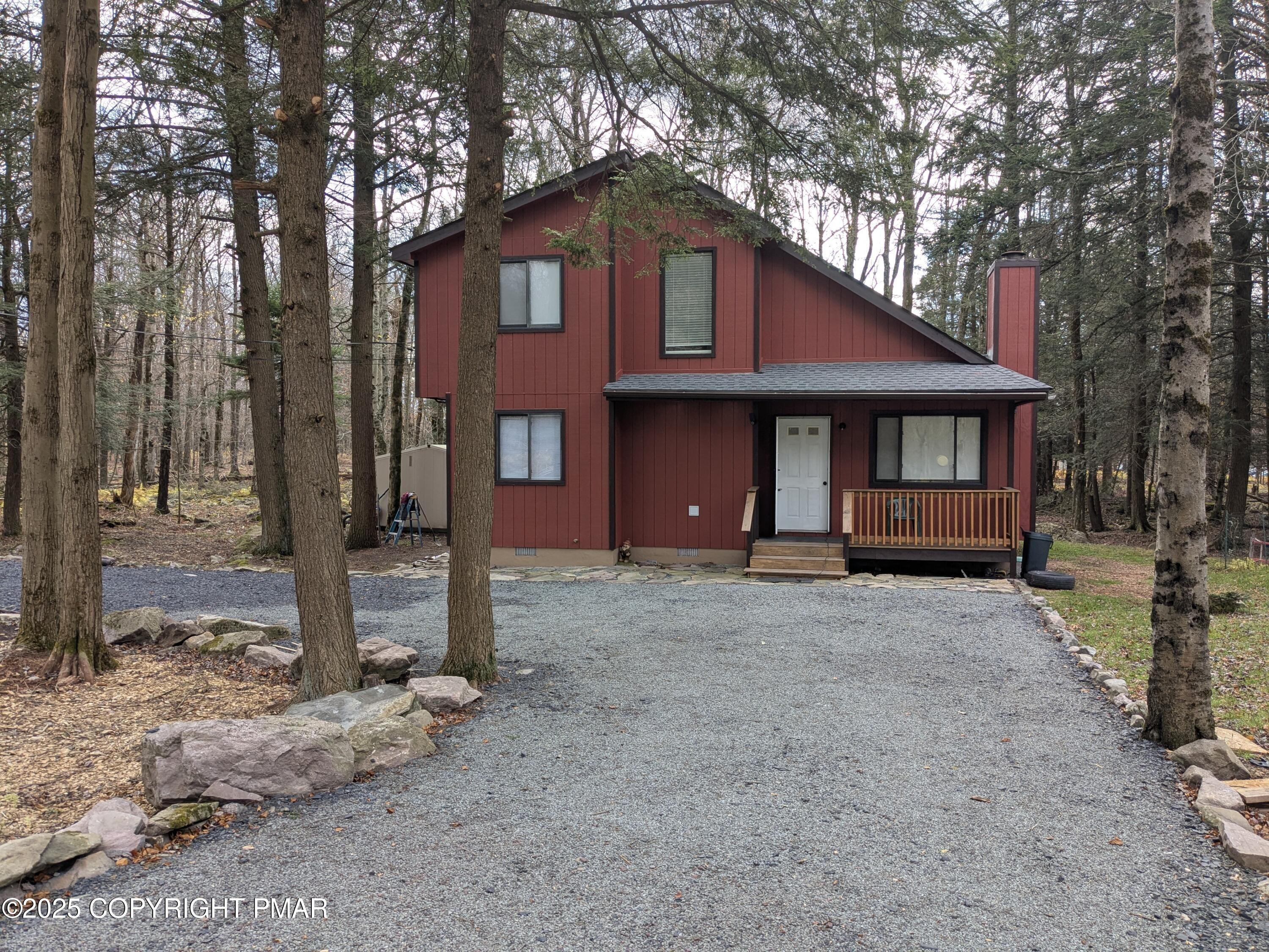 Valley Rd, Newfoundland, PA 18445