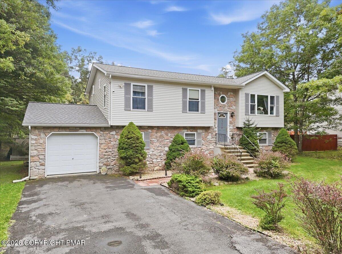 Glade Dr, Long Pond, PA 18334