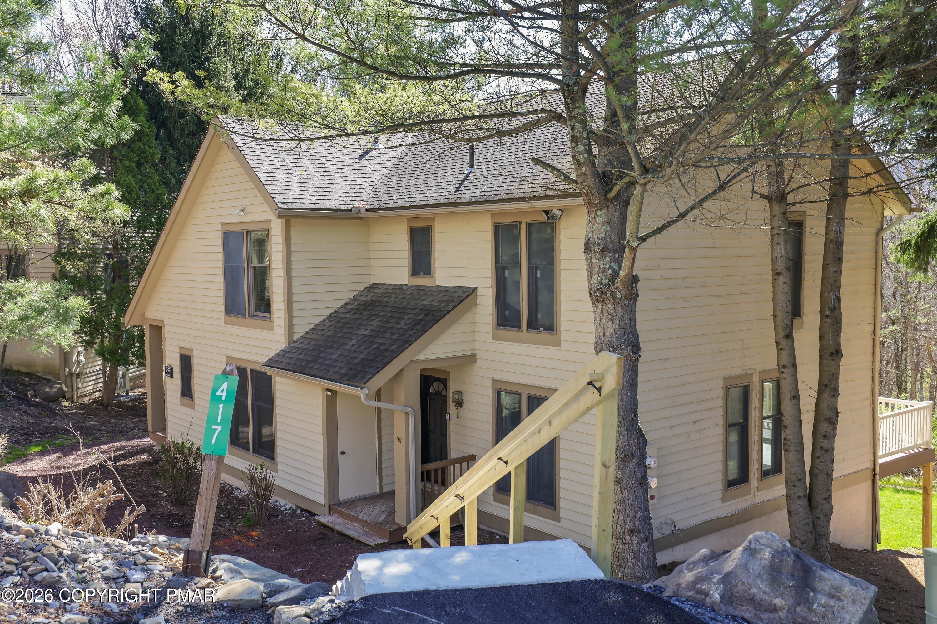 Hickory Dr, Tannersville, PA 18372
