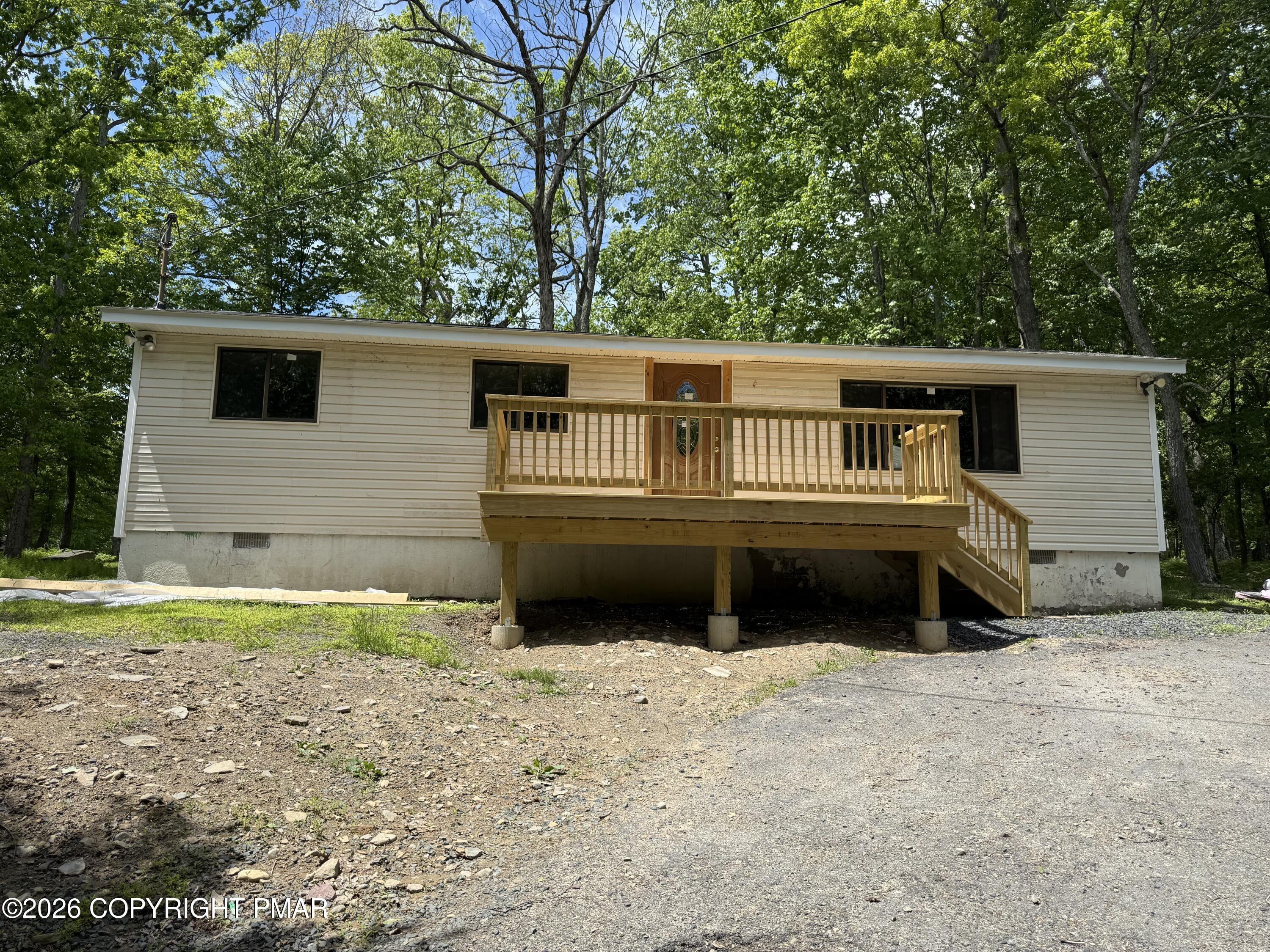 N Lake Dr, Dingmans Ferry, PA 18328