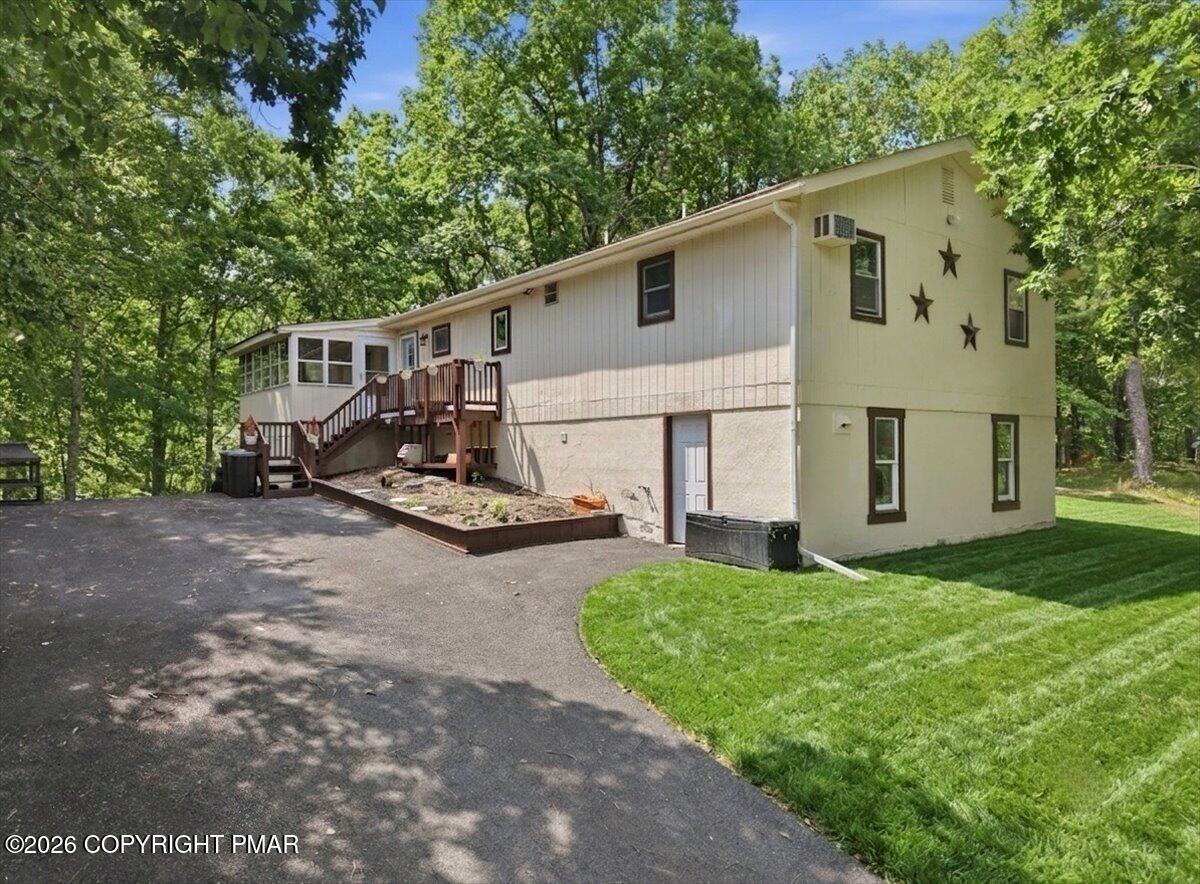 Edinburgh Rd, Bushkill, PA 18324