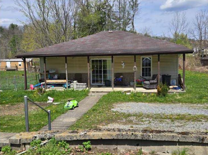 Little Tiger Ln, Beaver, WV 25813