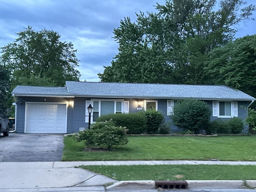 Thunderbird Trl, Carol Stream, IL 60188