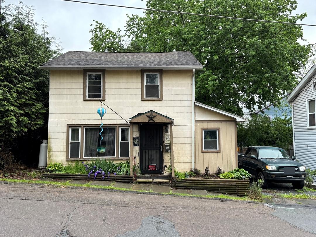 Penn Ave, Hawley, PA 18428