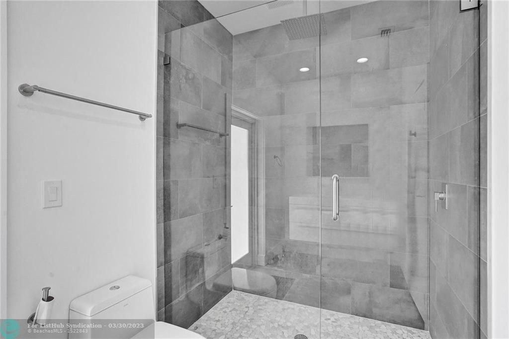 Ne 17th Ter, Fort Lauderdale, FL 33304