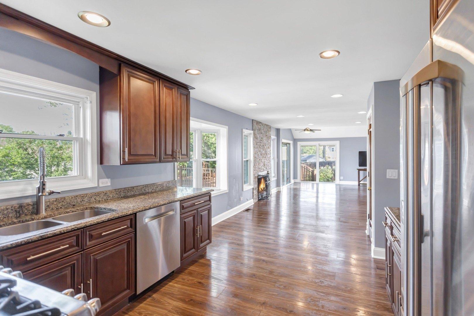 Magnolia Ct, Streamwood, IL 60107
