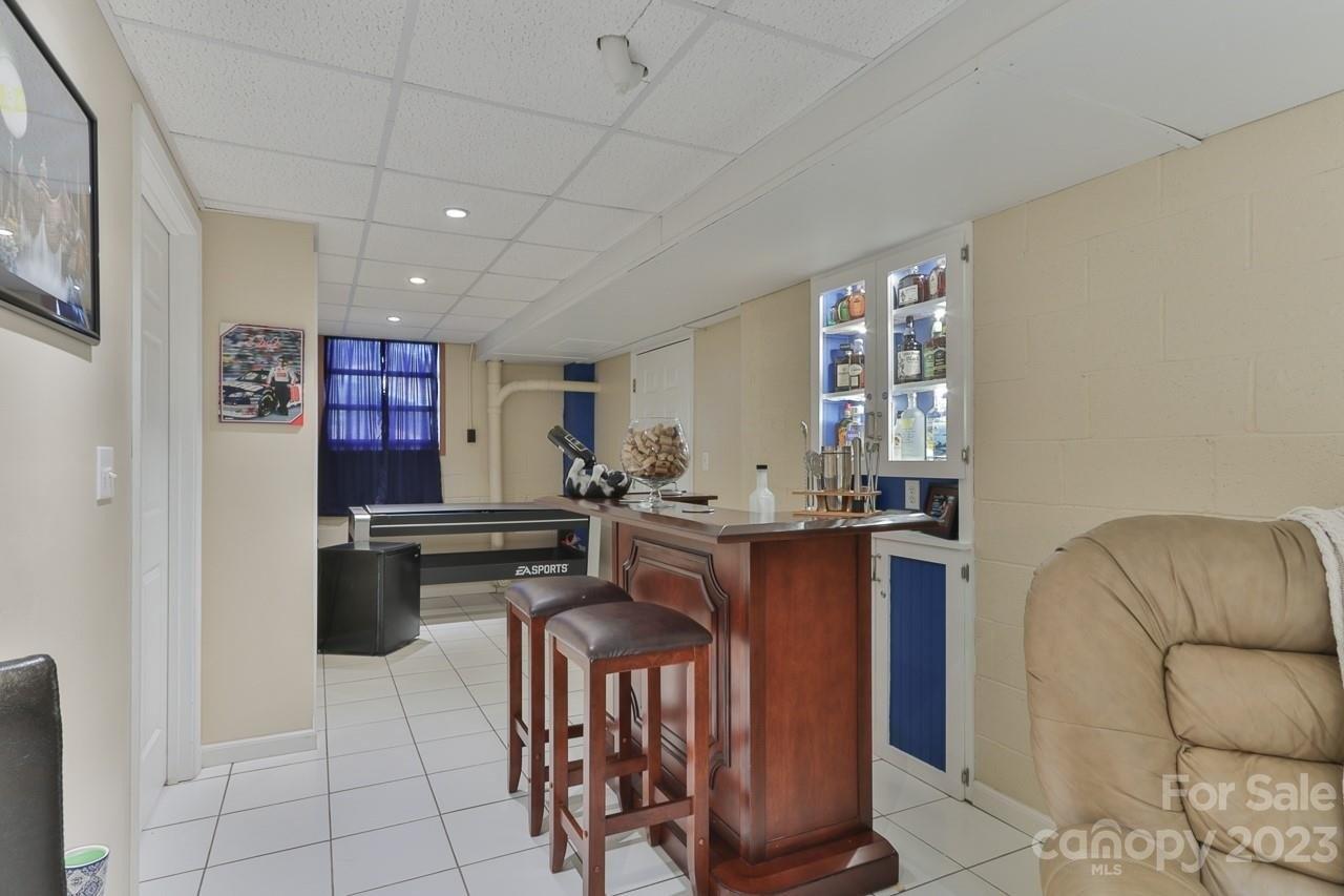 36th Avenue Dr Ne, Hickory, NC 28601