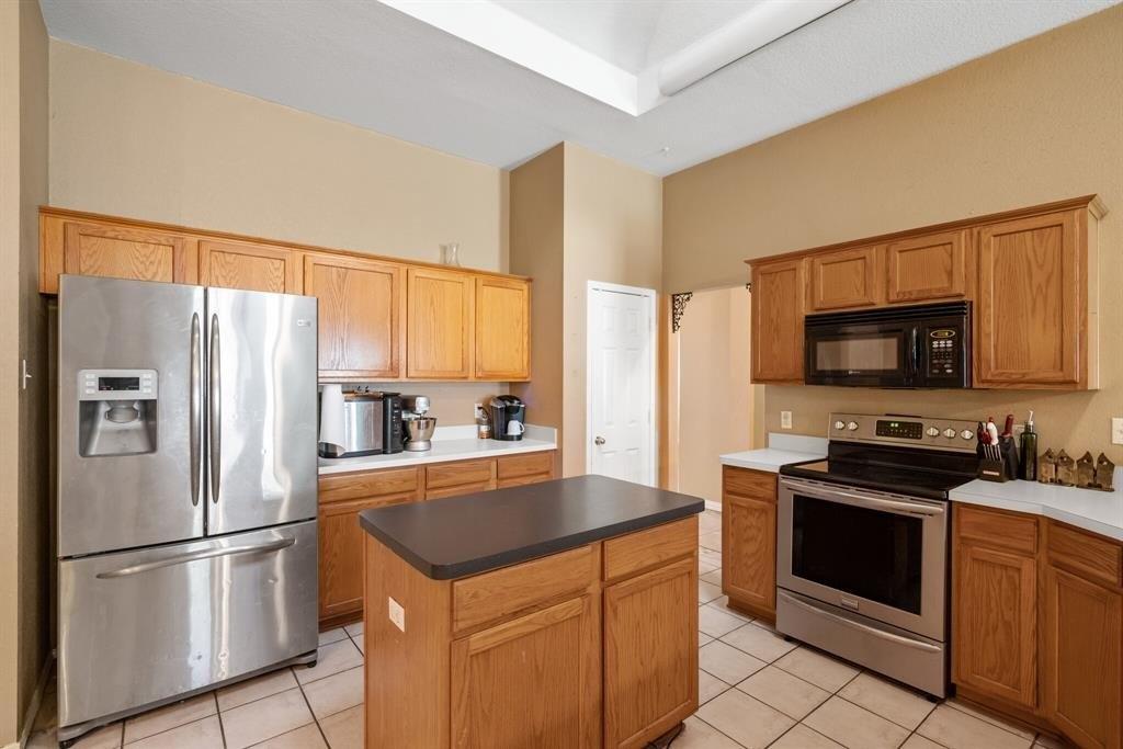 Ember Ln, Mansfield, TX 76063