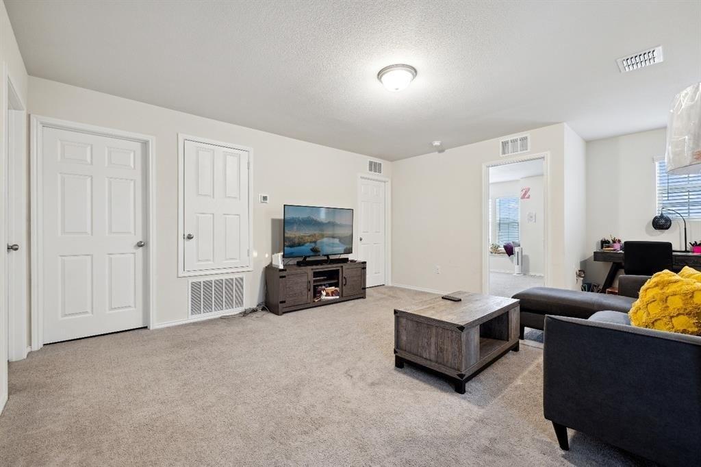 Ganado Dr, Forney, TX 75126