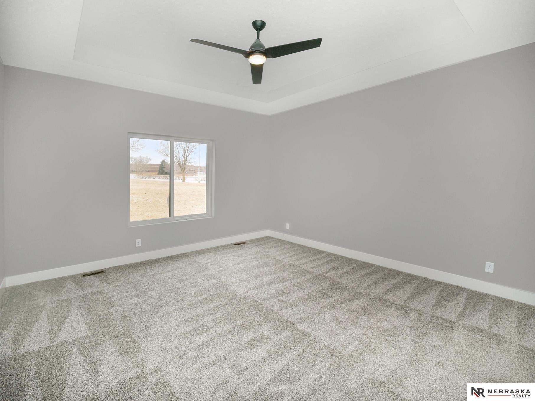 W Avalanche Rd, Lincoln, NE 68521