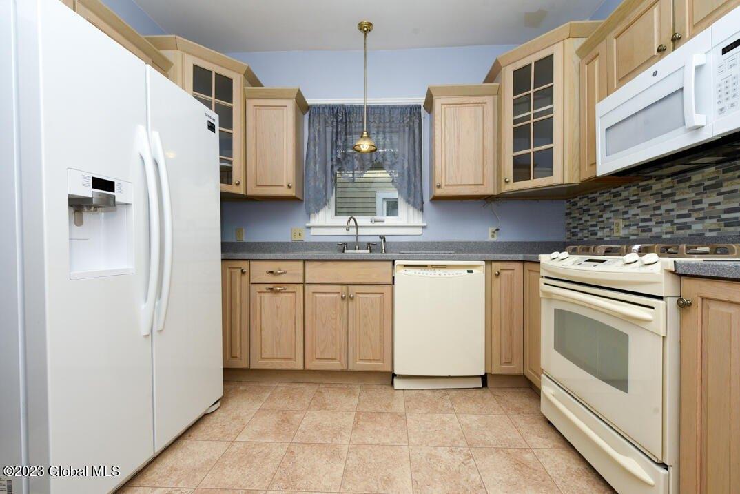 Woodlawn Ave, Albany, NY 12208