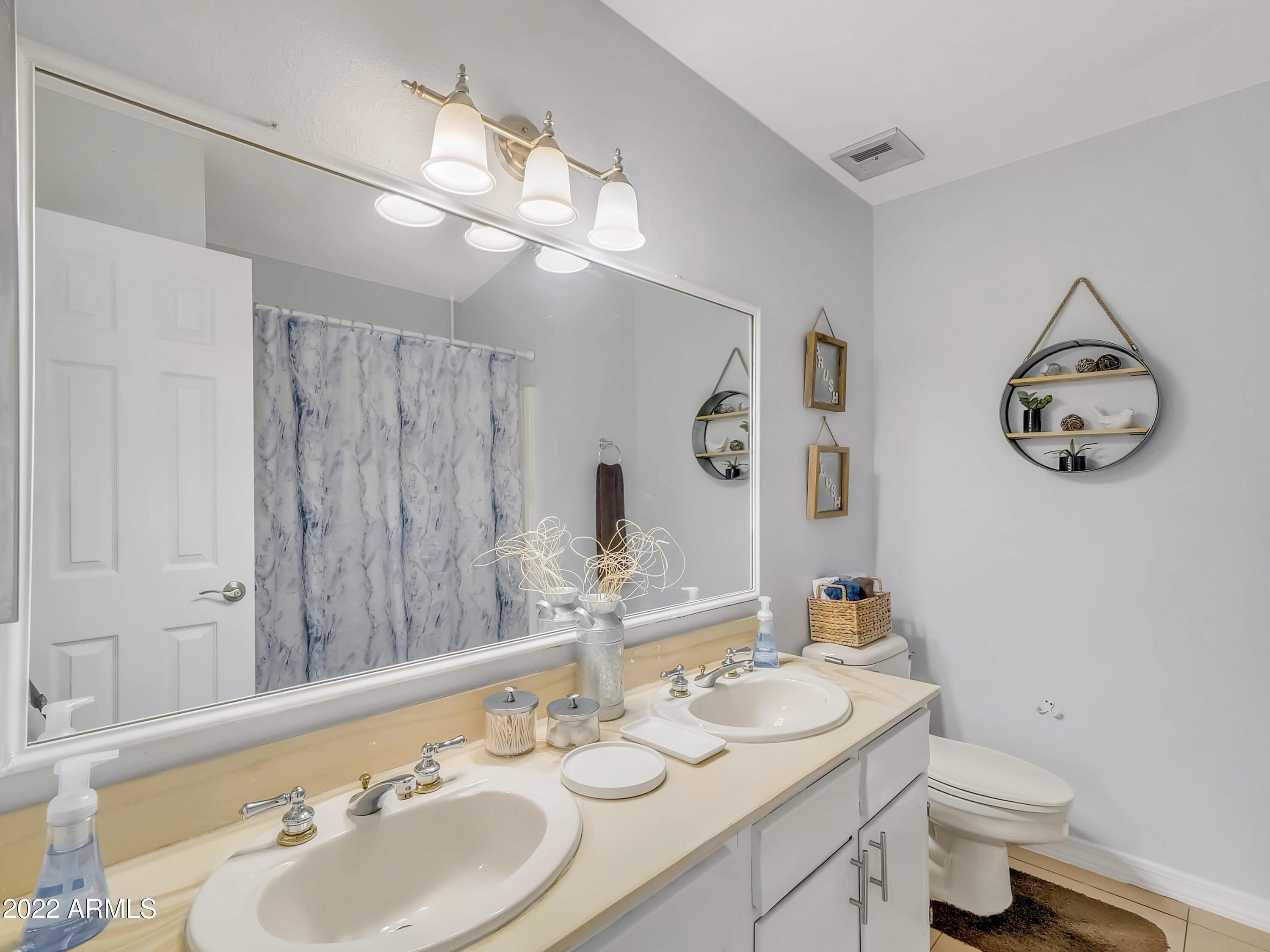 W Shaw Butte Dr, Glendale, AZ 85304
