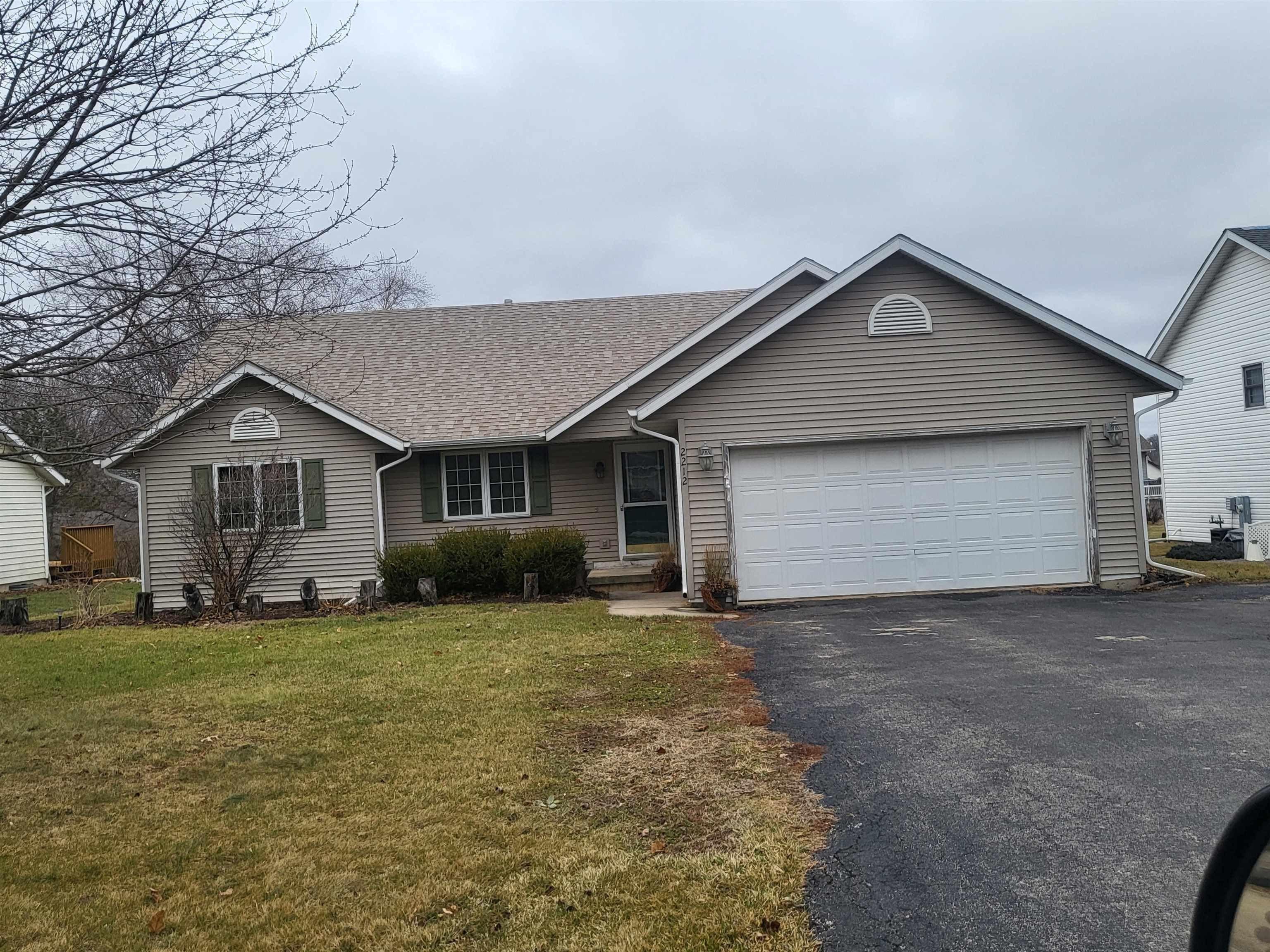 Candlewick Dr Se, Poplar Grove, IL 61065