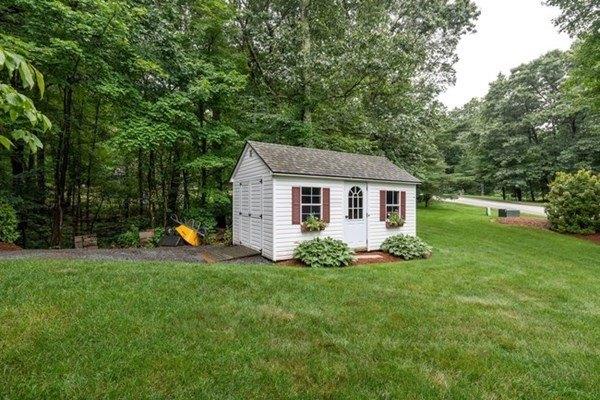 Hunter Rd, Uxbridge, MA 01569
