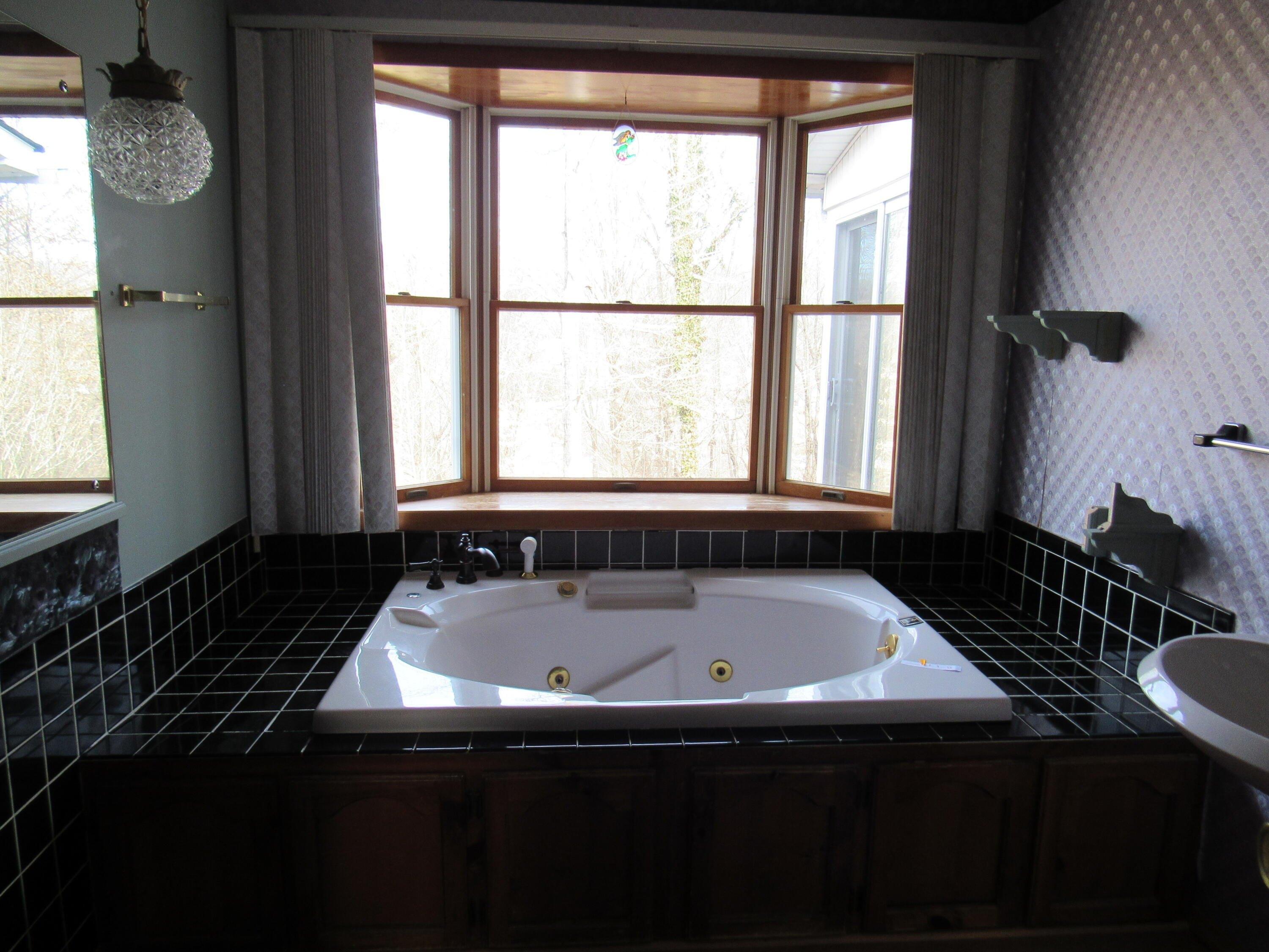 Outer Dr, Rogersville, TN 37857