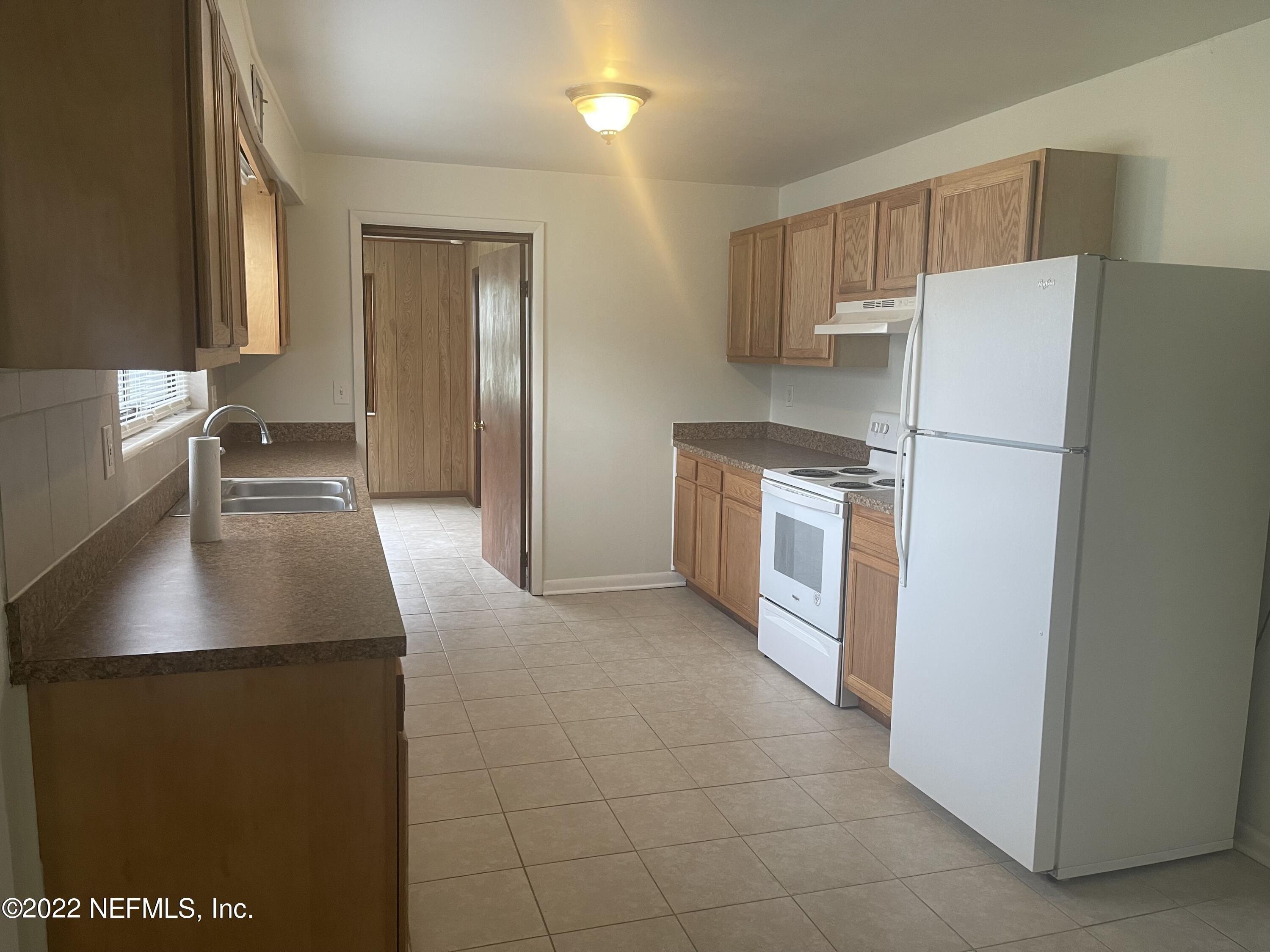 Commodore Dr, Jacksonville, FL 32244