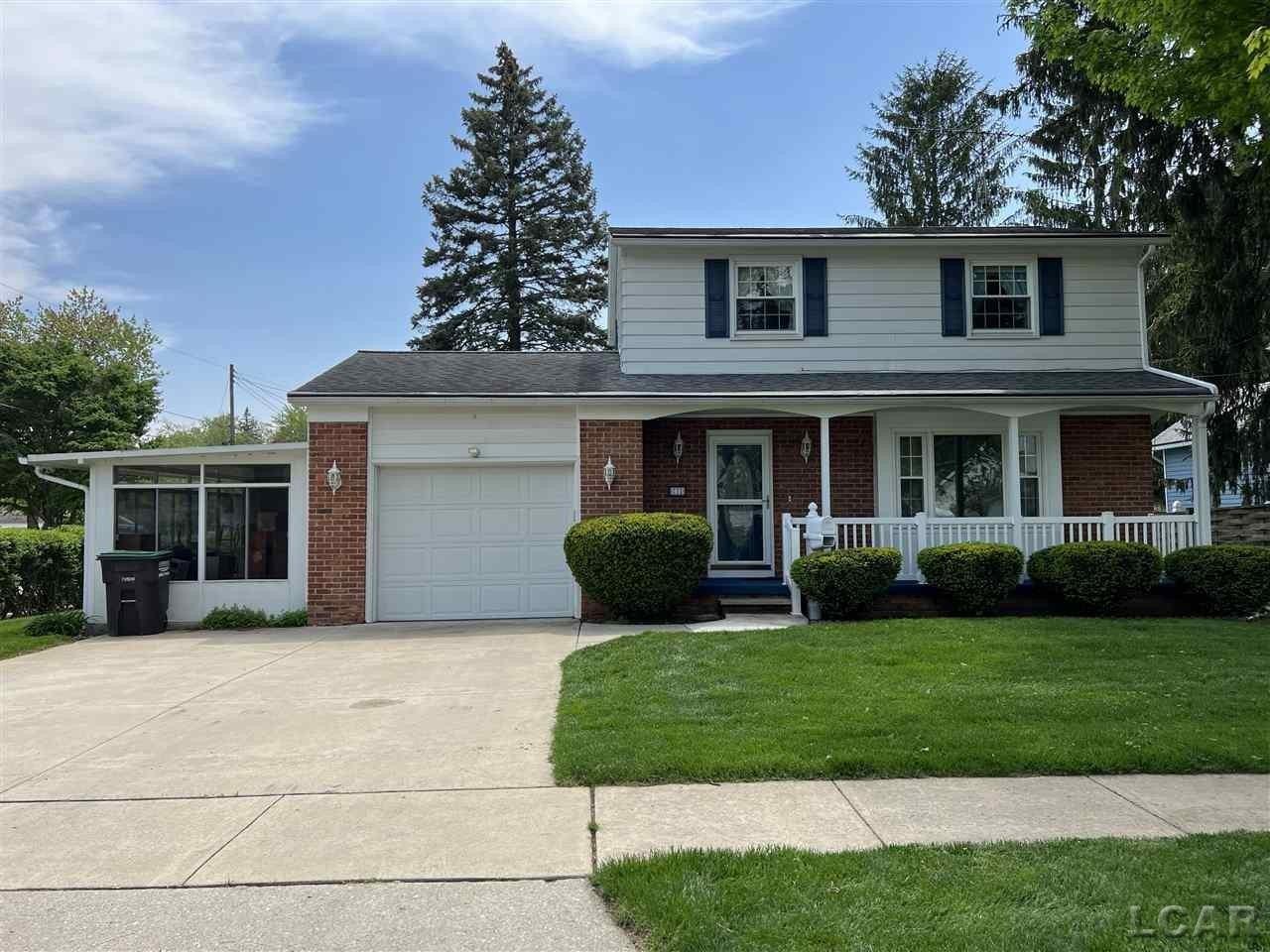 W Maple Ave, Adrian, MI 49221