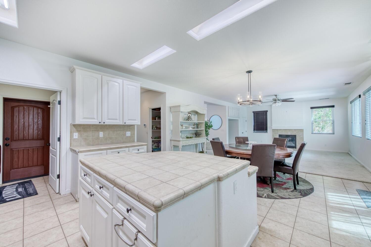 Carson Ave, Clovis, CA 93611
