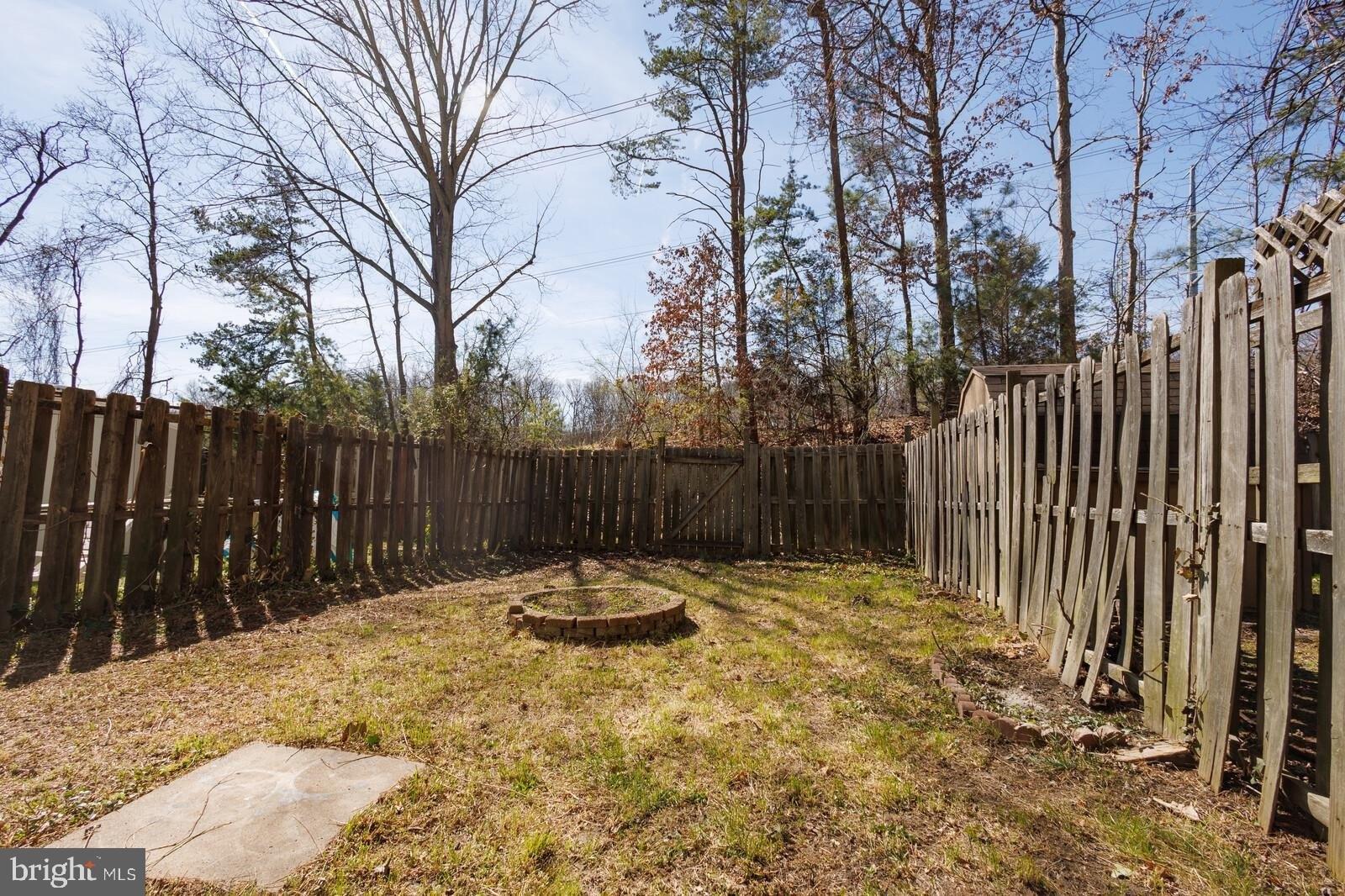 Castile Ct, Woodbridge, VA 22192