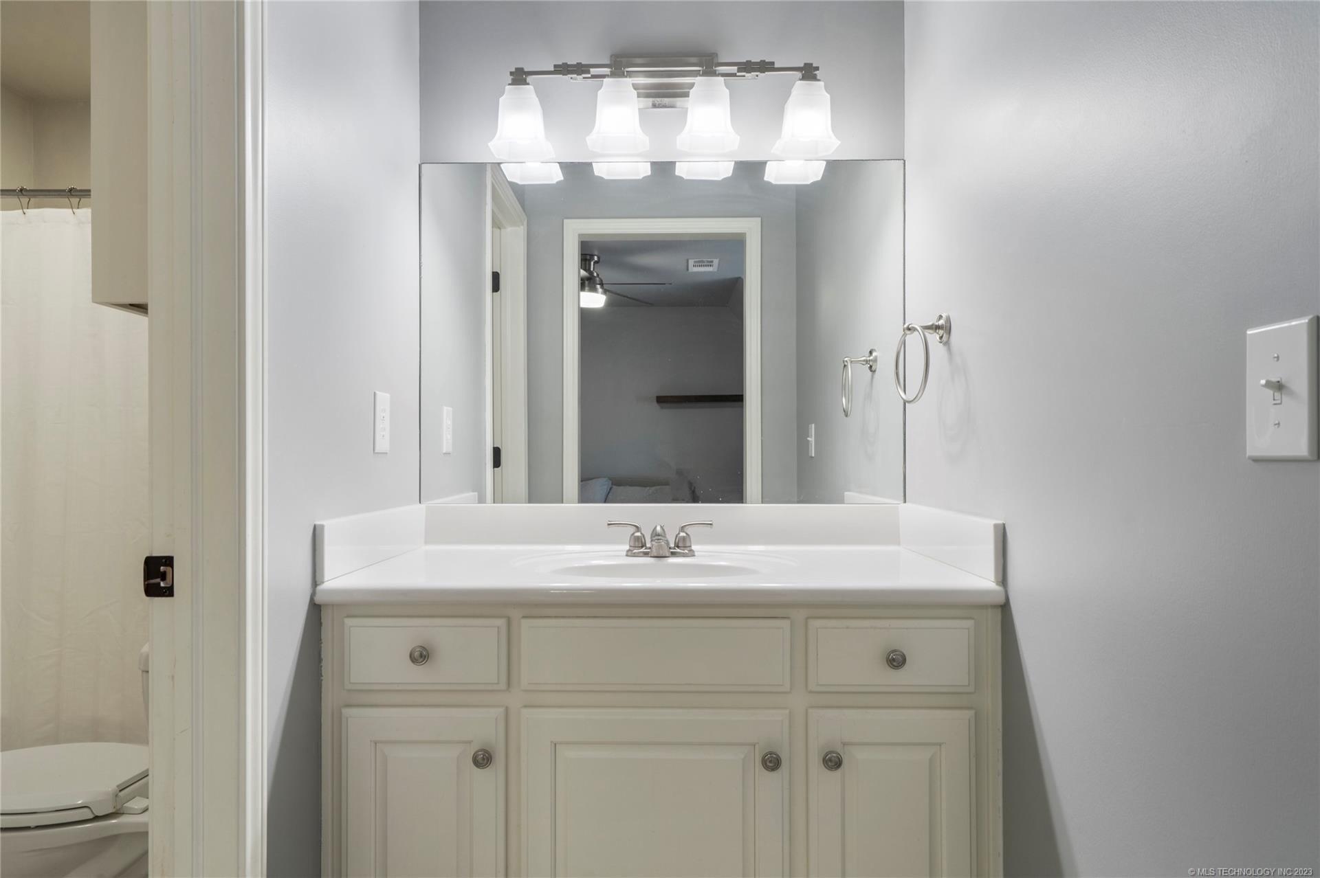 E 140th Pl S, Bixby, OK 74008
