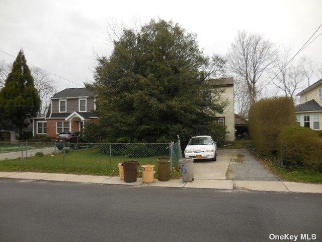 Greeley Ave, Sayville, NY 11782