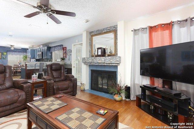 Mary Todd Dr, San Antonio, TX 78240