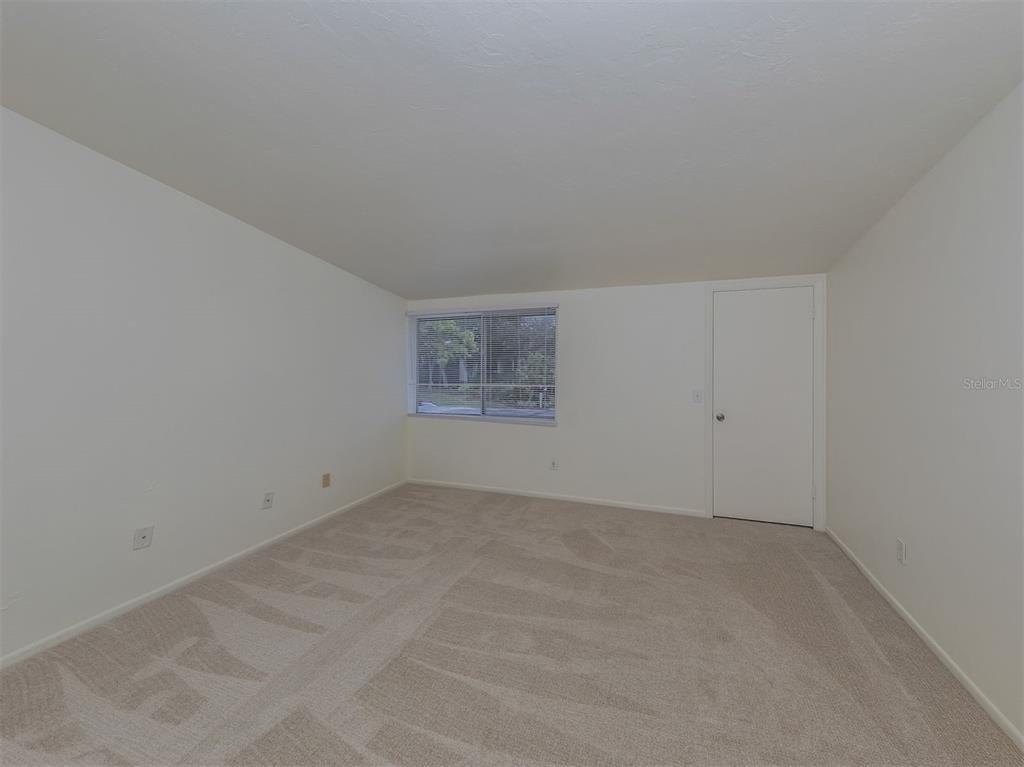 White Pine Tree Rd, Venice, FL 34285