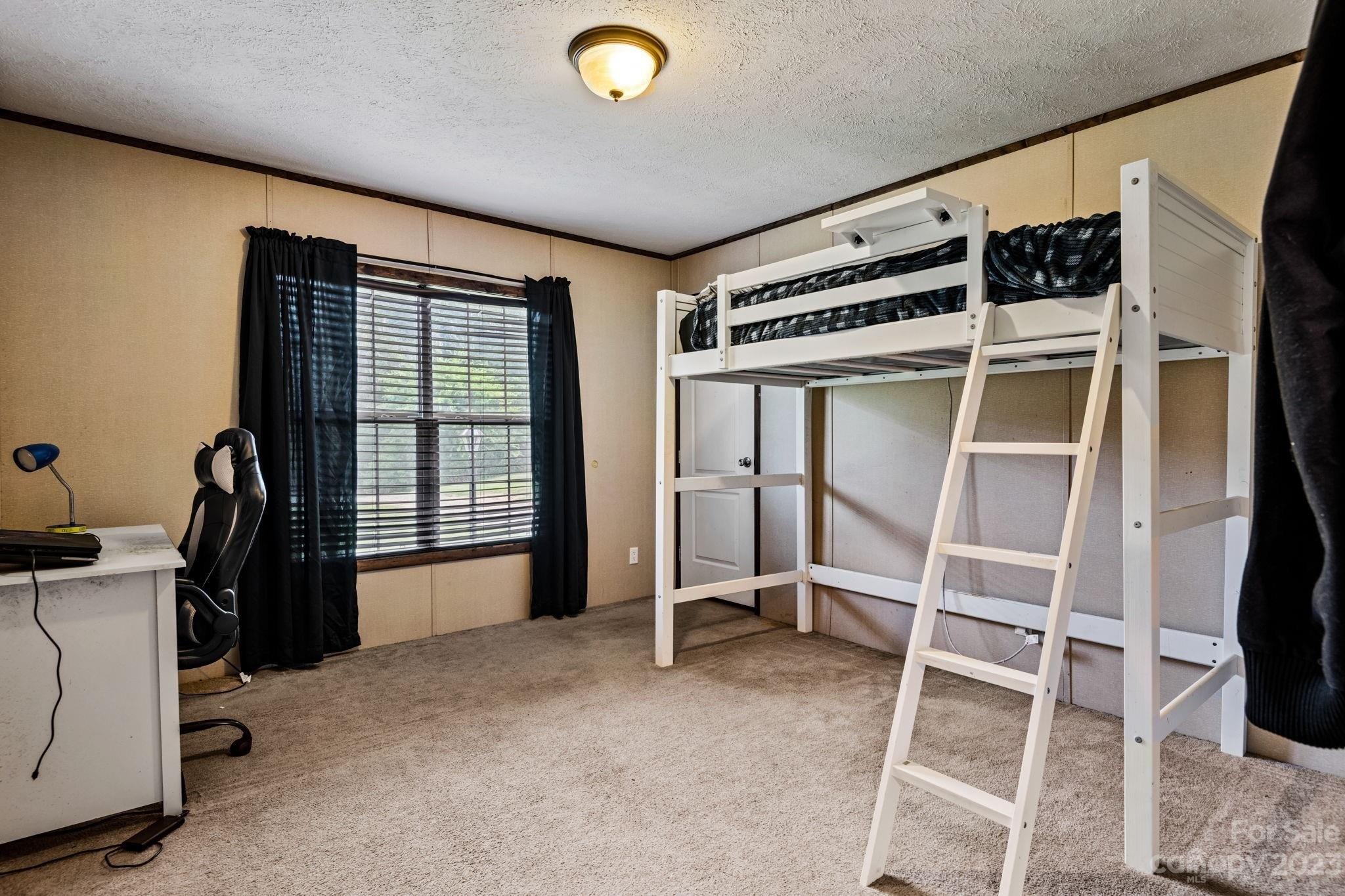 Macklin St, Claremont, NC 28610
