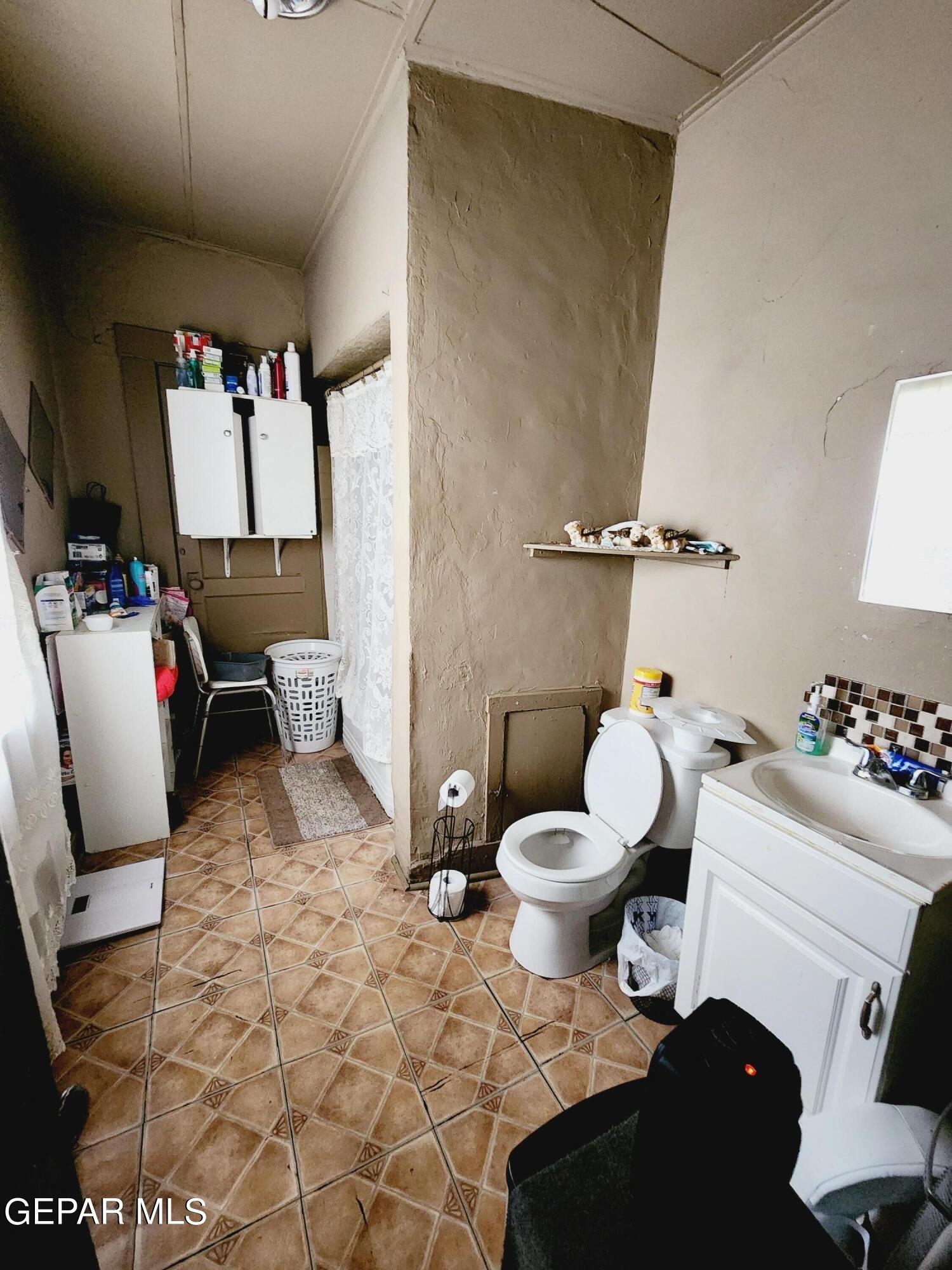 E San Antonio Ave, El Paso, TX 79905